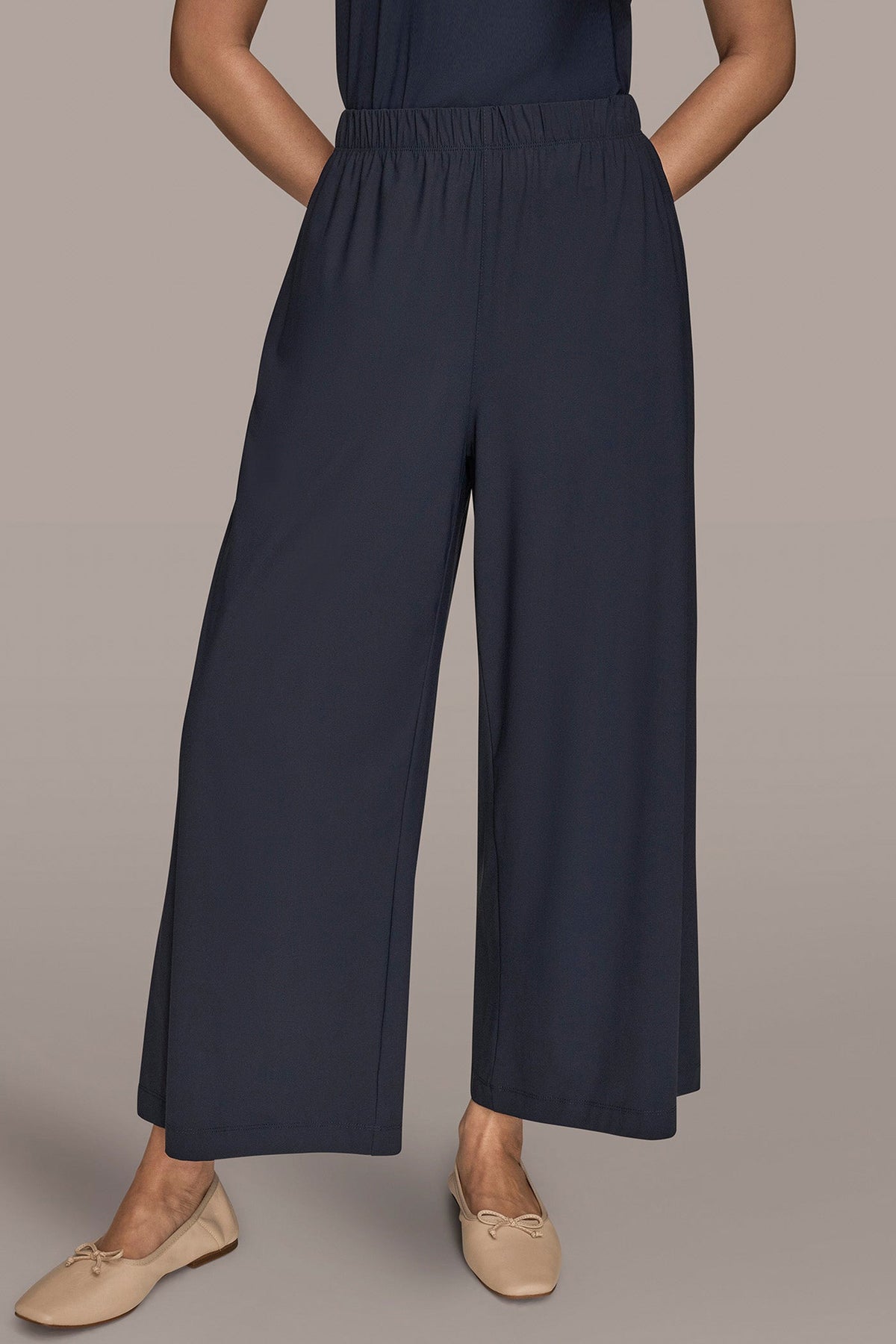 Donna Karan THE MODERN TRAVEL MID-RISE RELAXED ANKLE PANT