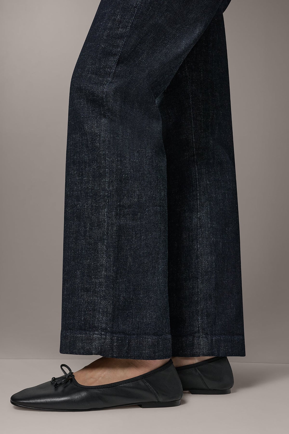 Donna Karan THE DONNA MID-RISE TROUSER JEAN
