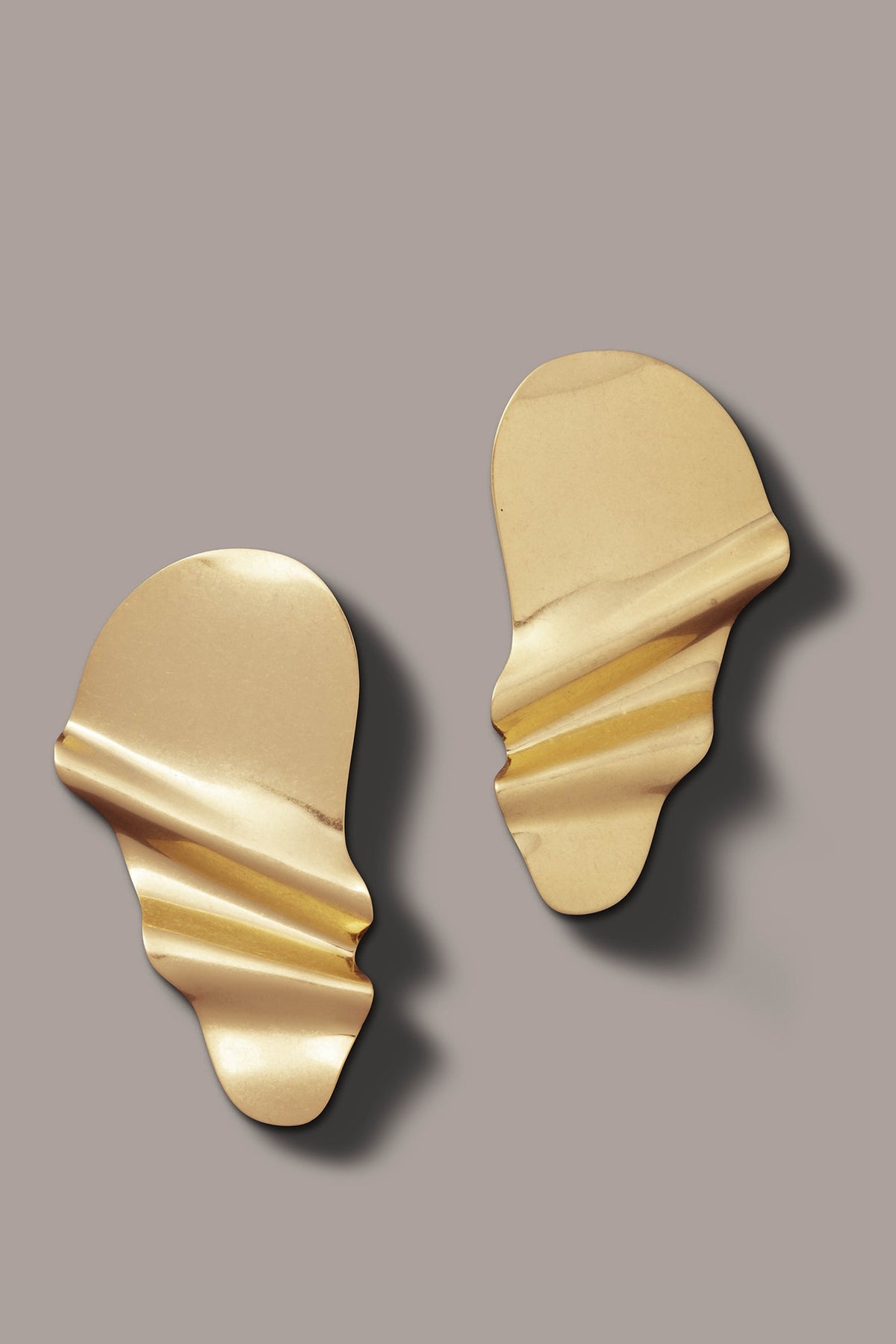 Donna Karan OVERSIZED TWISTED STUD EARRING