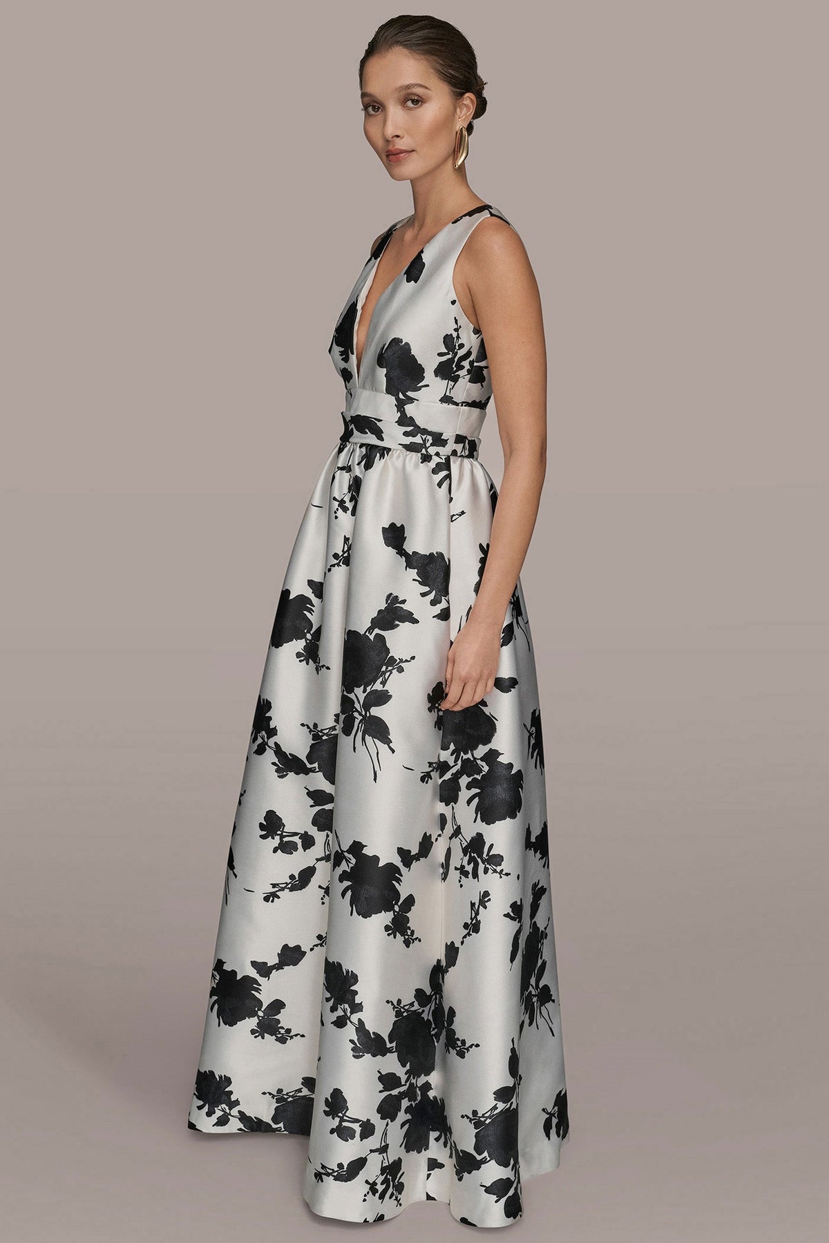 Donna Karan MIKADO SLEEVELESS V-NECK FLORAL GOWN