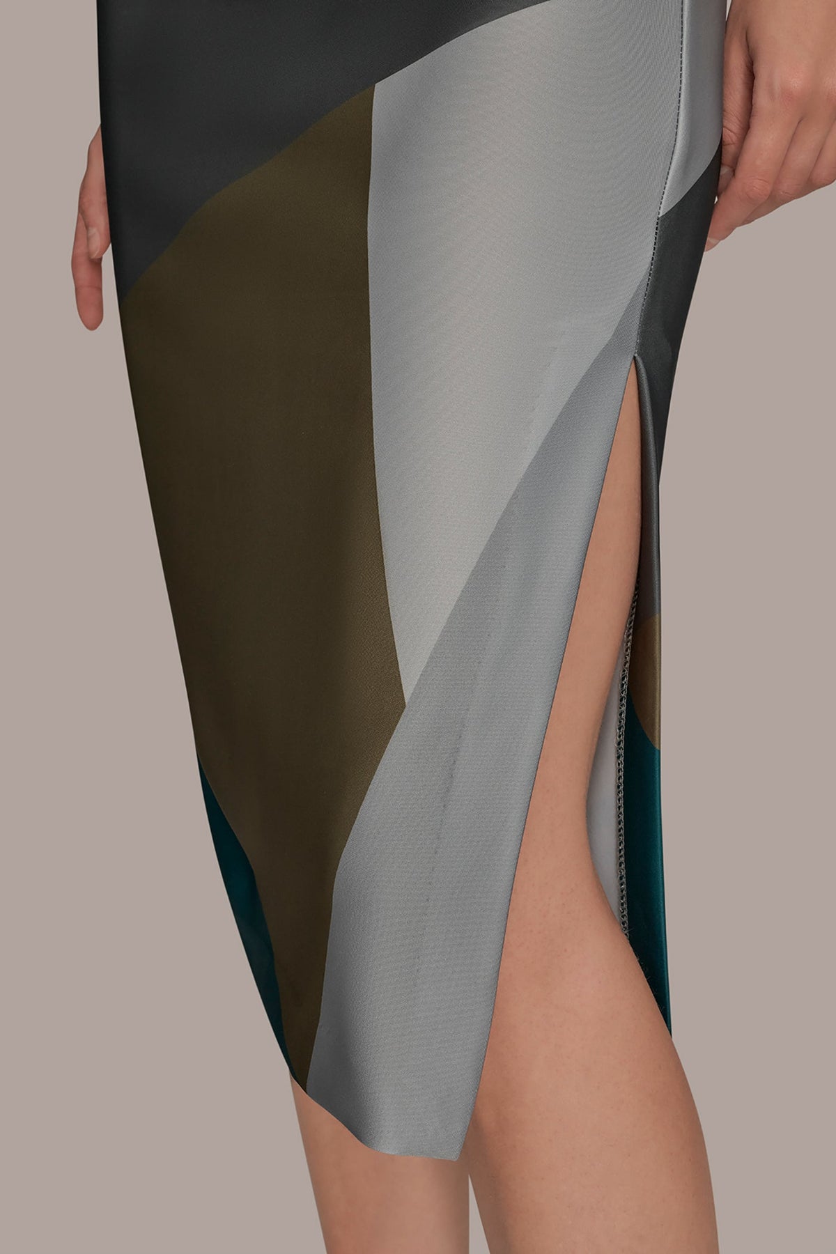 Donna Karan SHORT SLEEVE COLOR-BLOCK MIDI SHEATH DRESS
