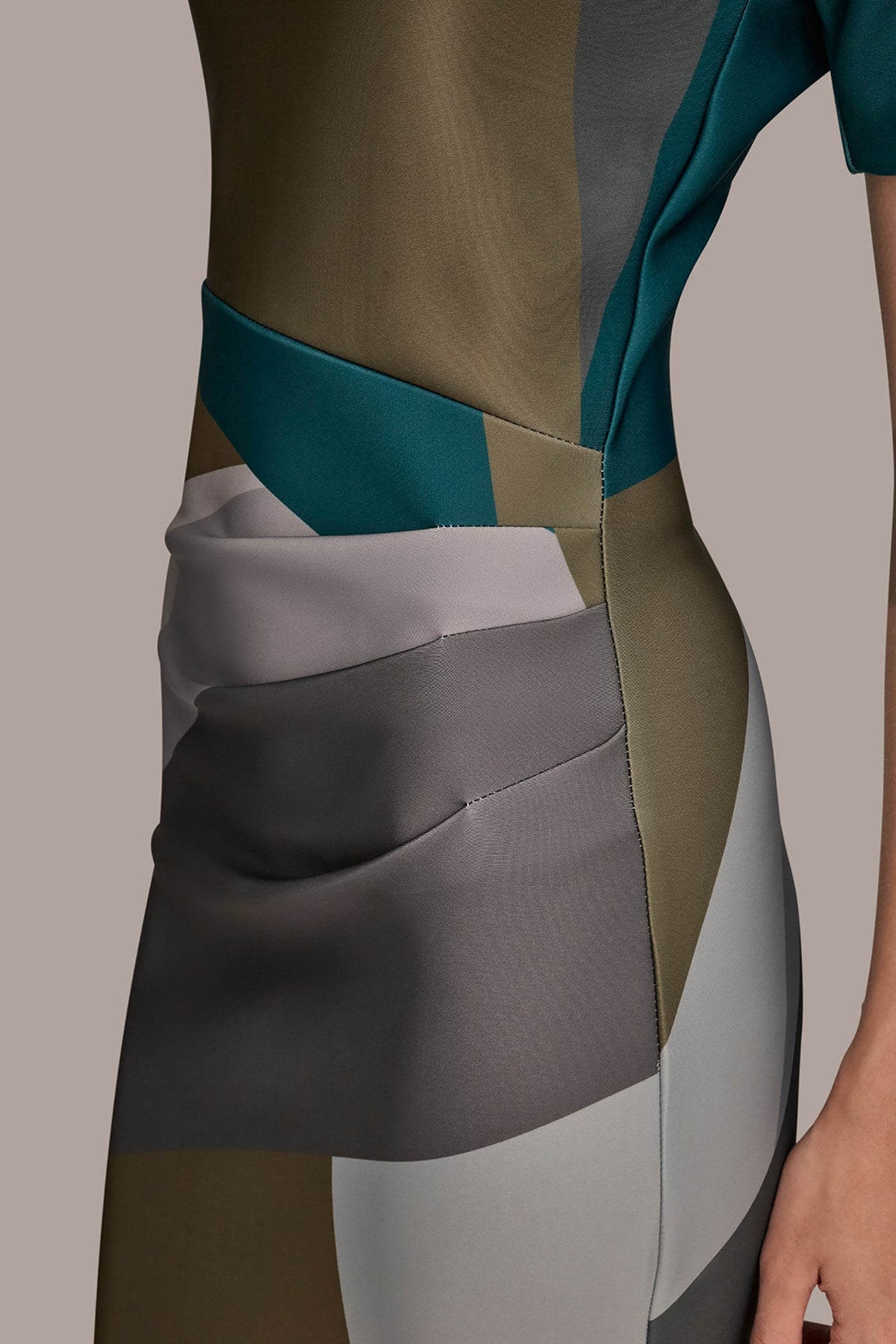 Donna Karan SHORT SLEEVE COLOR-BLOCK MIDI SHEATH DRESS