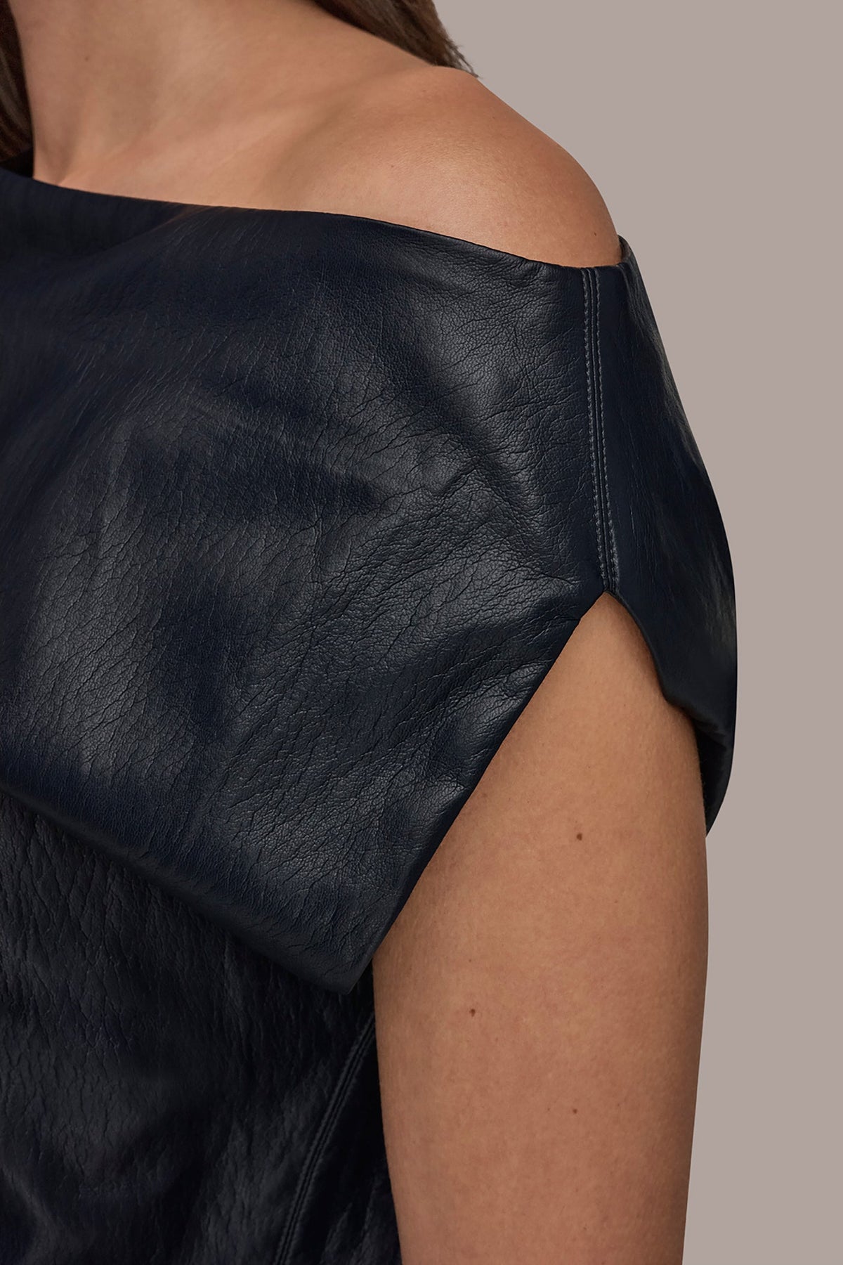 Donna Karan ASYMMETRIC ANGLE HEM TOP