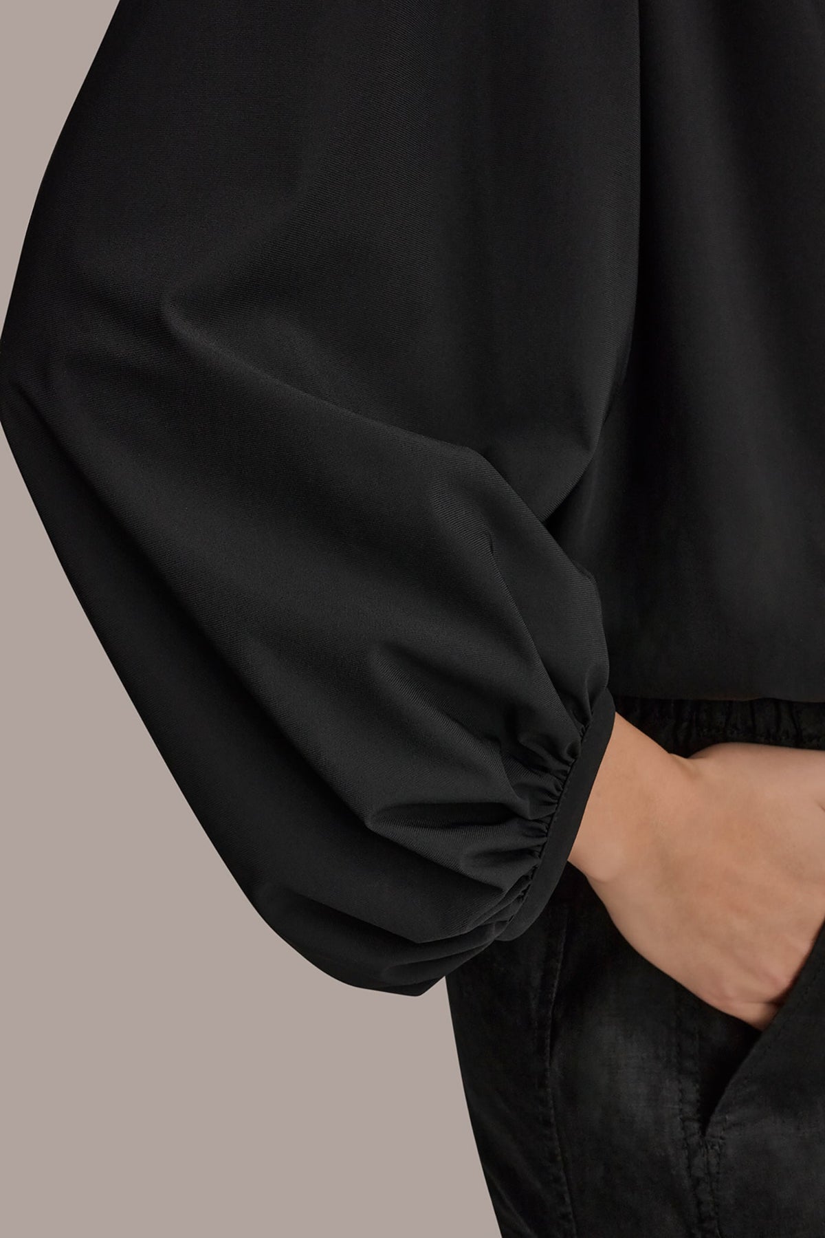 Donna Karan THE MODERN TRAVEL BALLOON SLEEVE BLOUSE