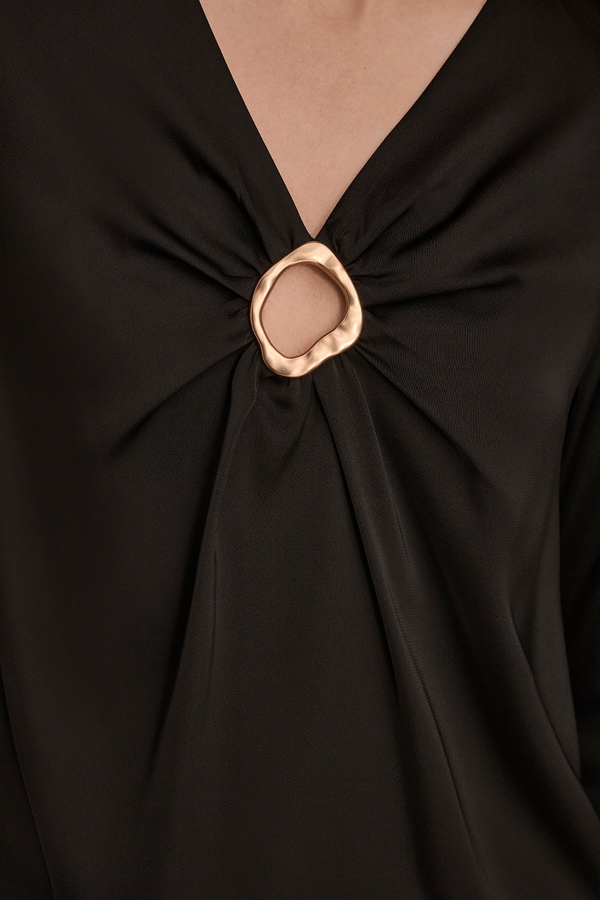 Donna Karan LONG SLEEVE RING V-NECK BLOUSE