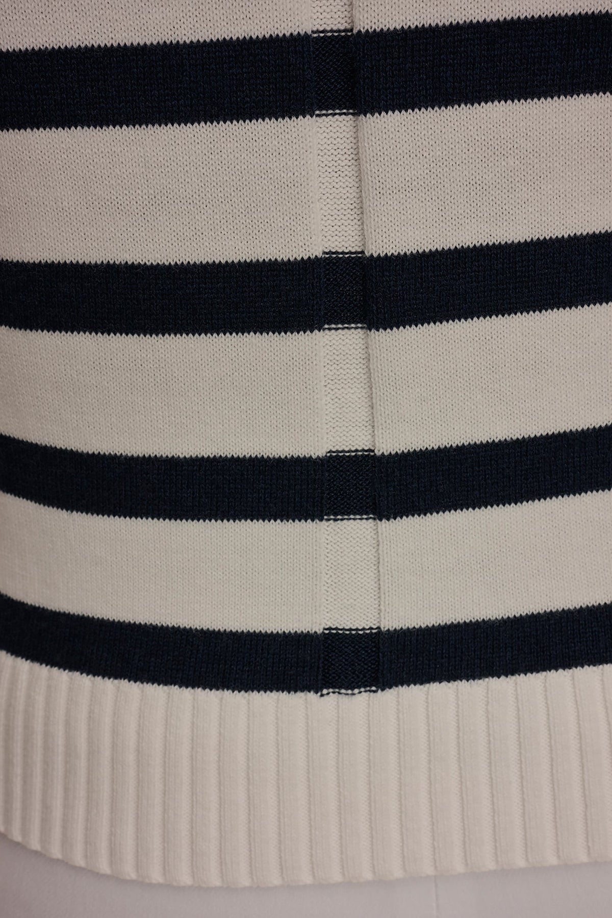 Donna Karan COTTON AND CASHMERE SLEEVELESS STRIPED SWEATER