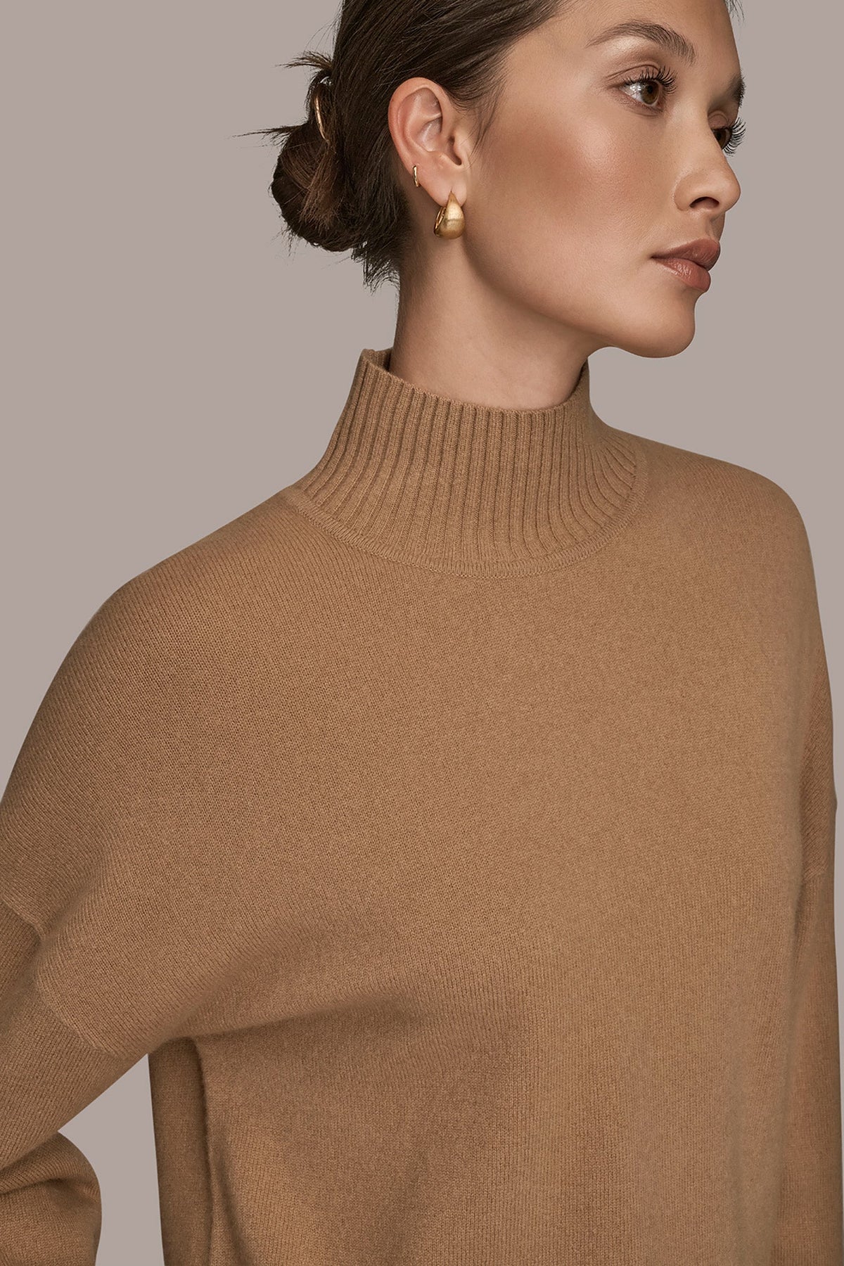 Donna Karan WOOL AND CASHMERE-BLEND MOCK-NECK SWEATER
