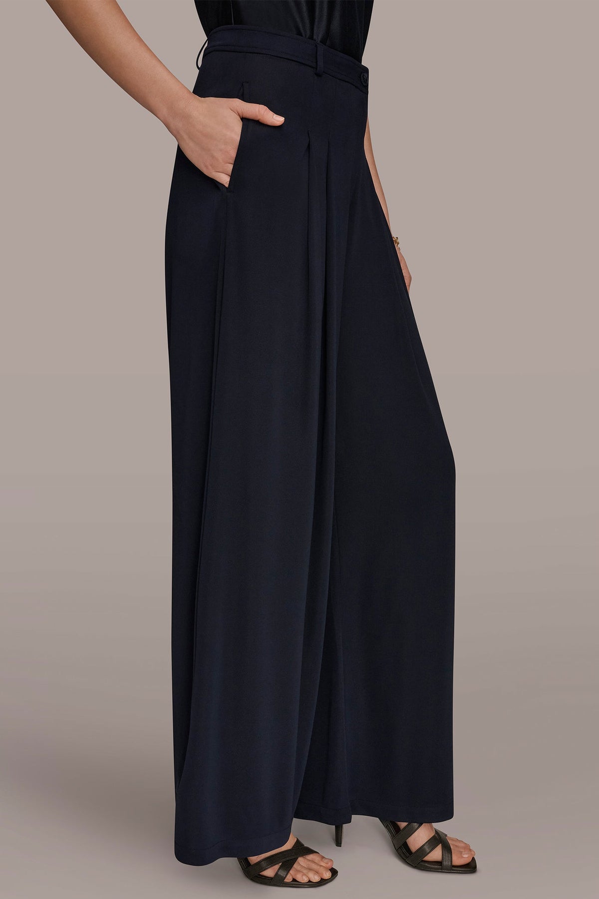 Donna Karan PLEATED KNIT PANT