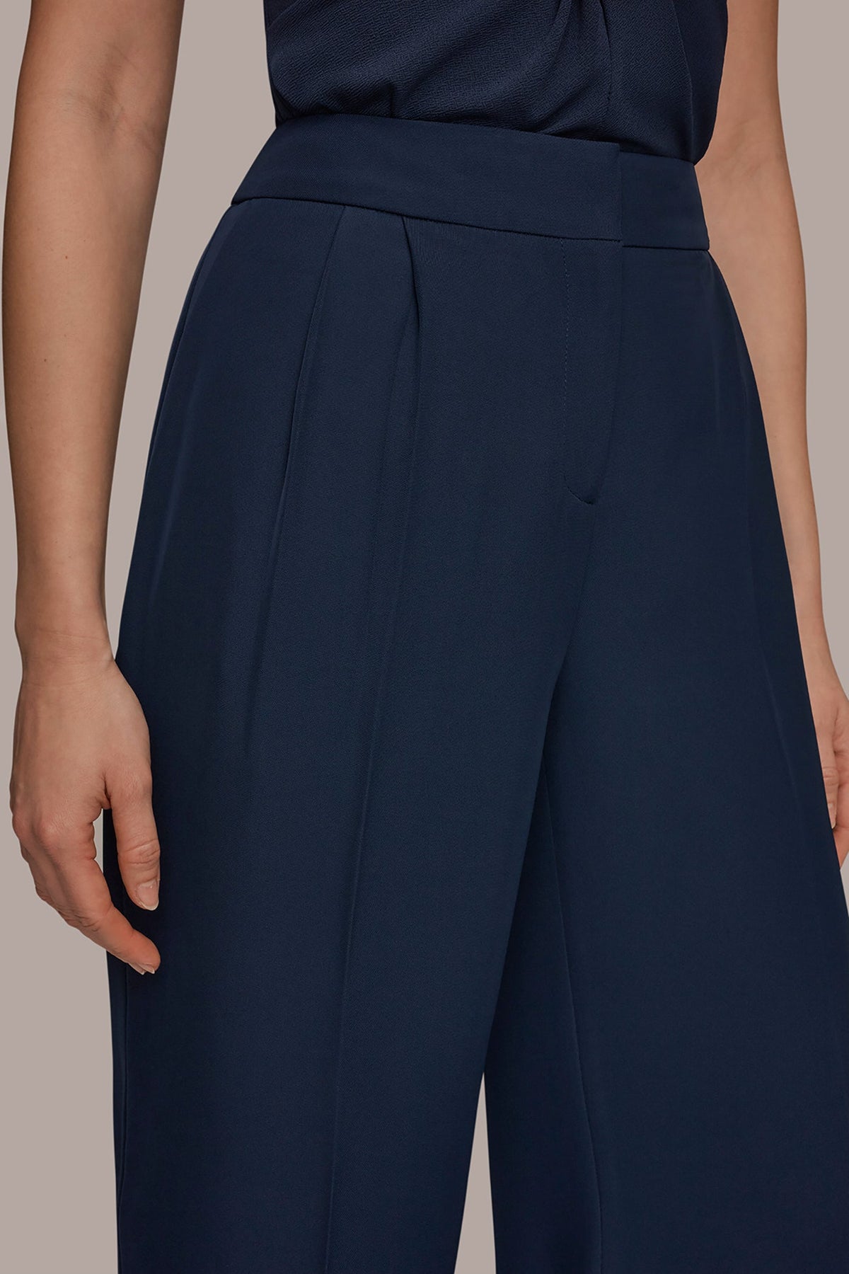 Donna Karan MID-RISE PLEATED WIDE-LEG SUIT PANT