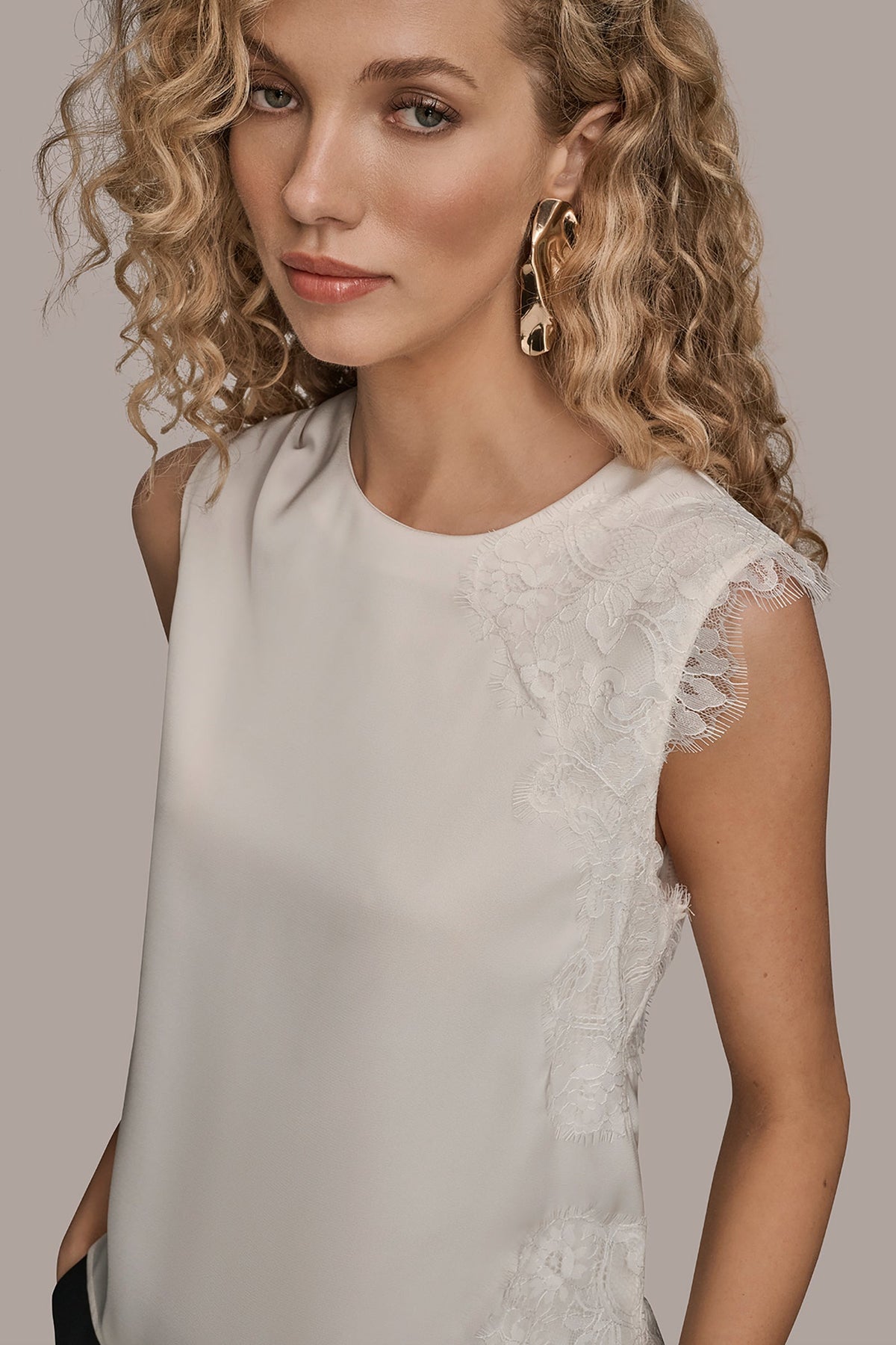 Donna Karan SLEEVELESS LACE-TRIM CREPE BLOUSE