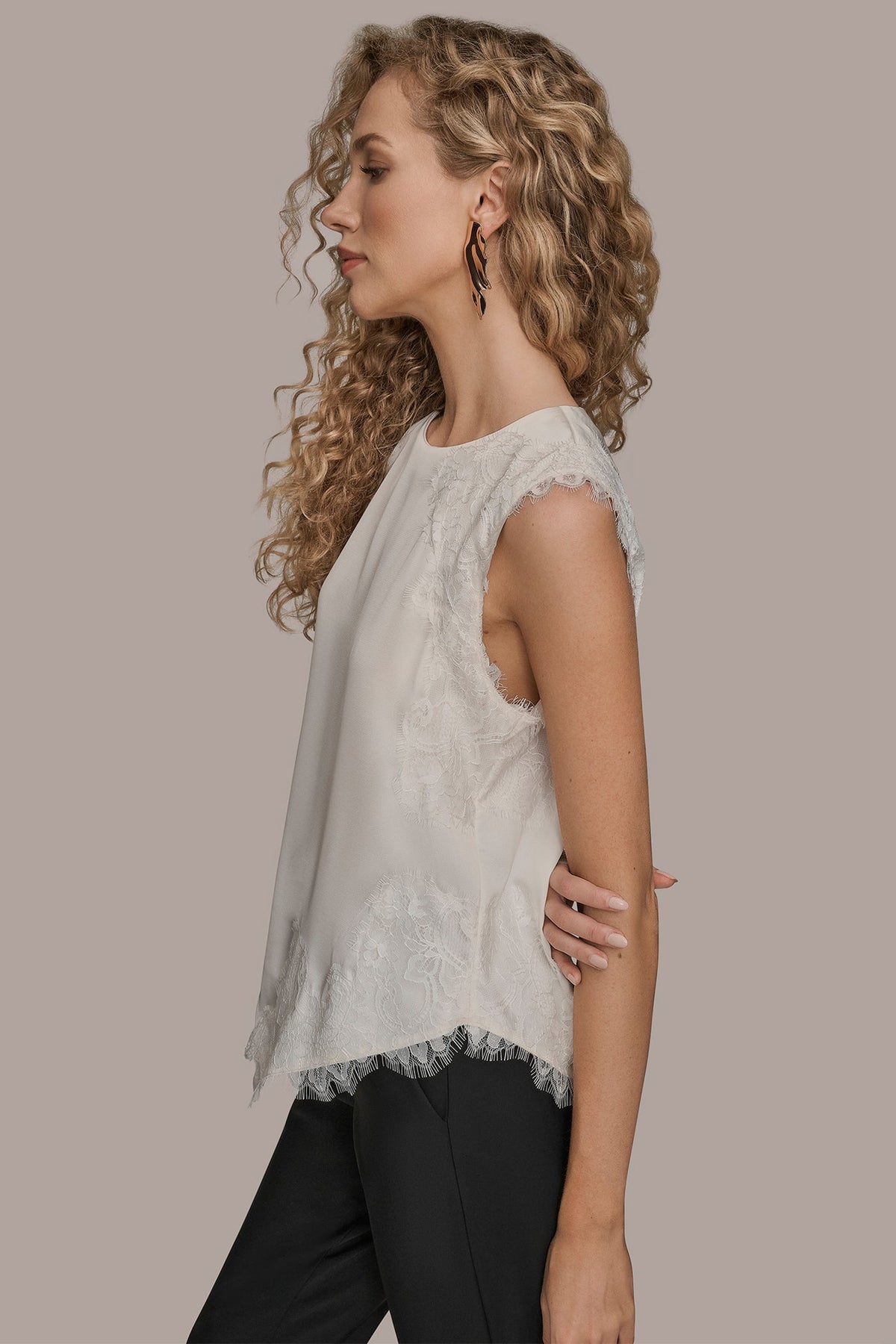 Donna Karan SLEEVELESS LACE-TRIM CREPE BLOUSE