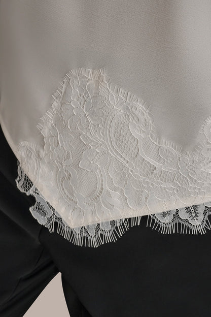 Donna Karan SLEEVELESS LACE-TRIM CREPE BLOUSE