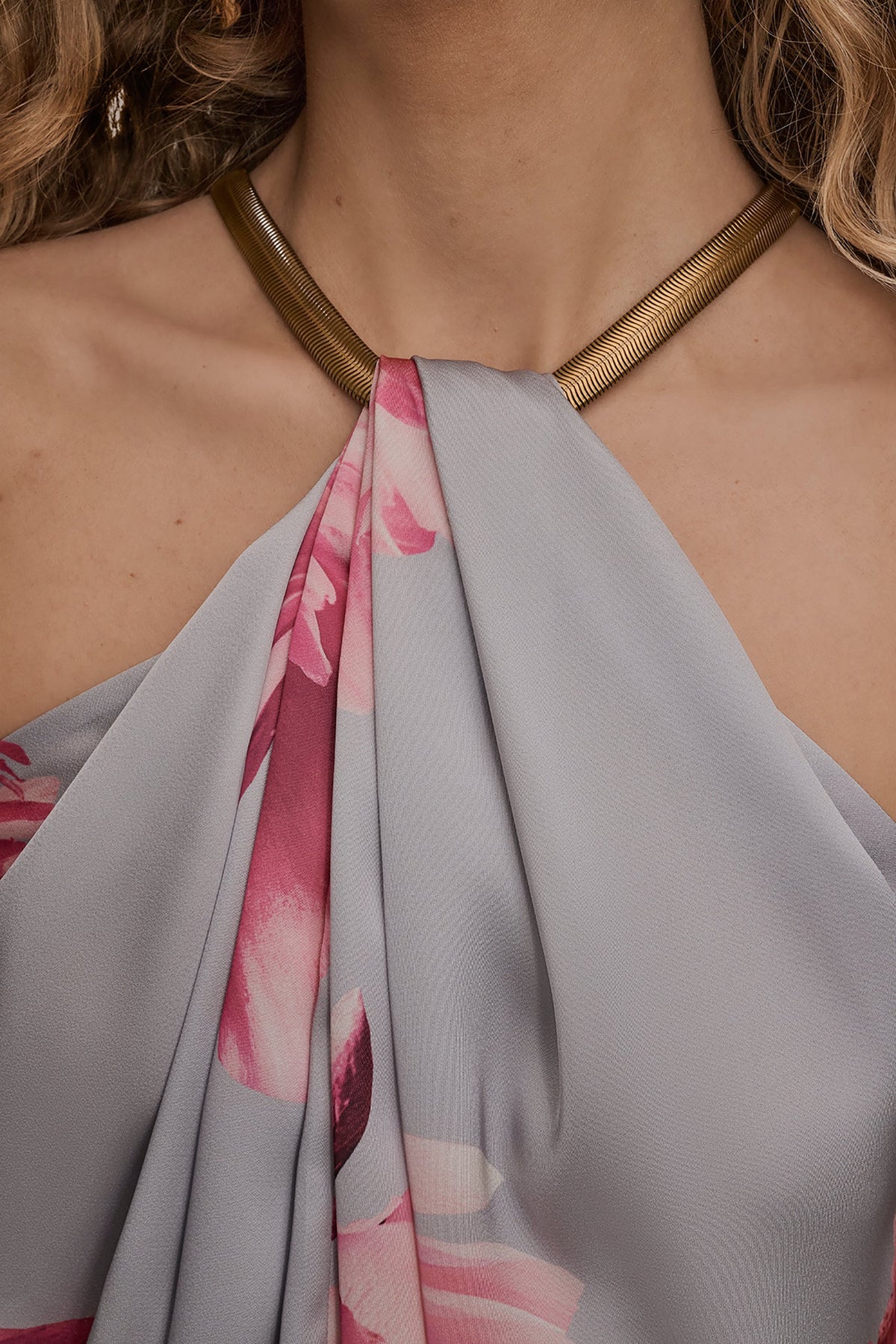 Donna Karan FLORAL TWIST-NECK HALTER BLOUSE