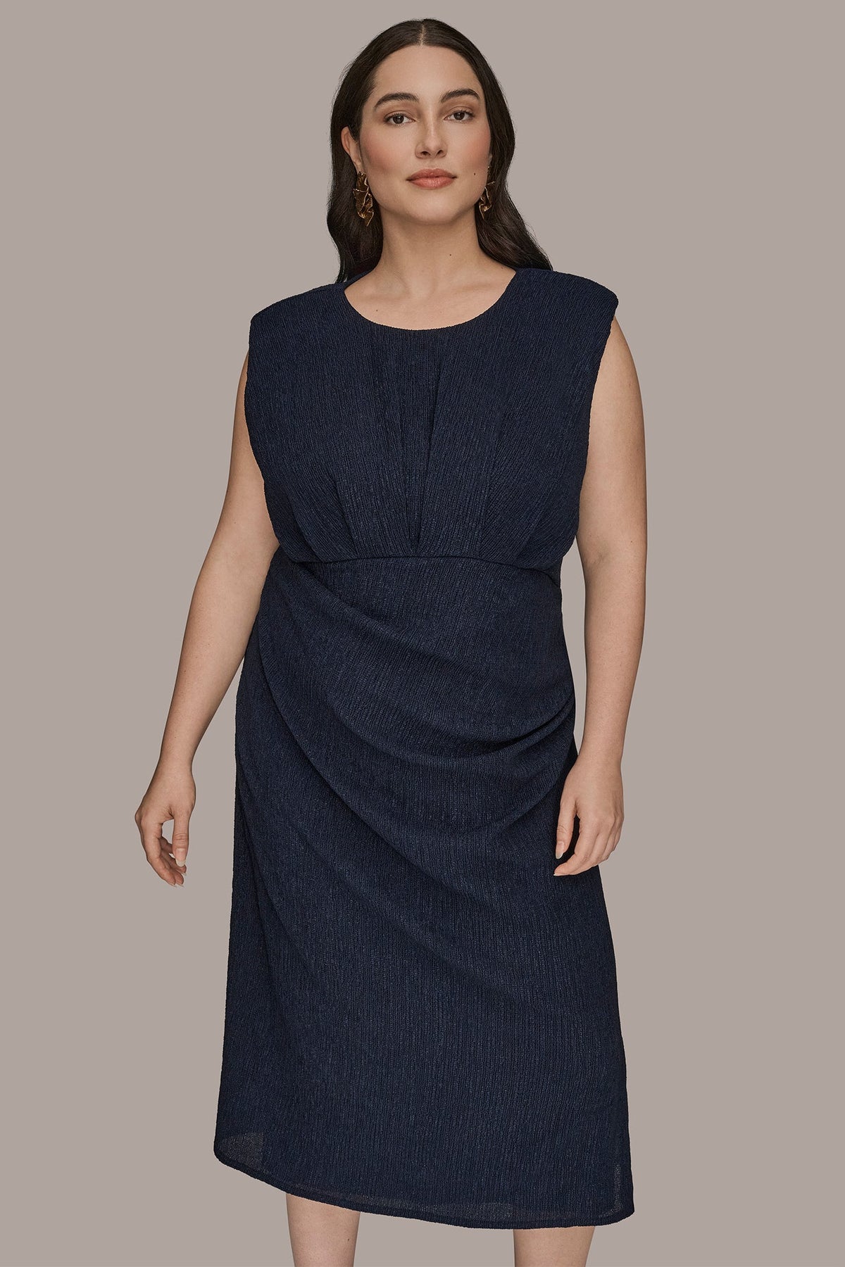 Donna Karan CRINKLED SLEEVELESS RUCHED MIDI DRESS