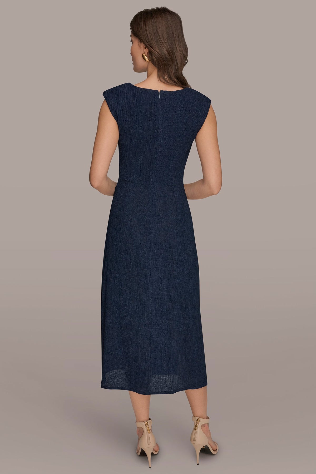 Donna Karan CRINKLED SLEEVELESS RUCHED MIDI DRESS