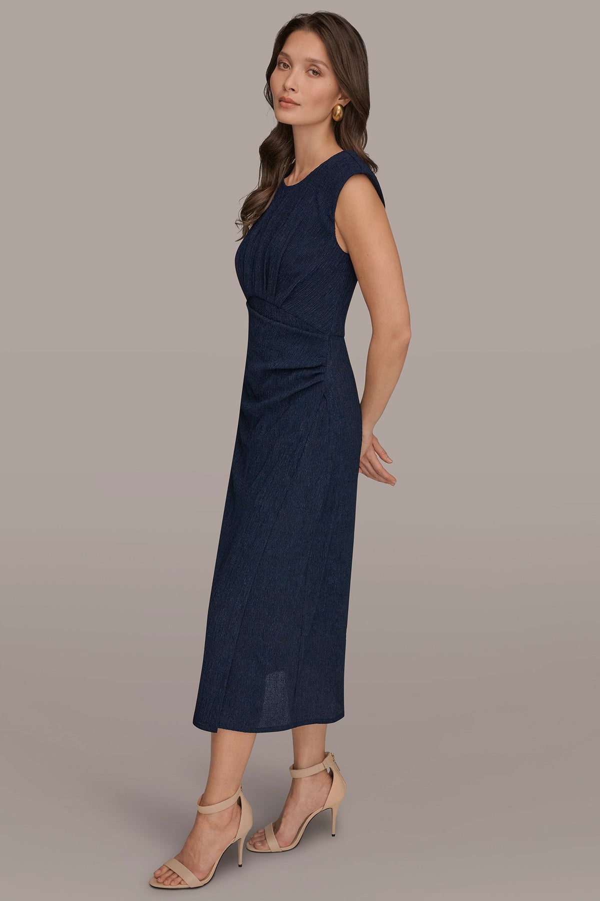 Donna Karan CRINKLED SLEEVELESS RUCHED MIDI DRESS