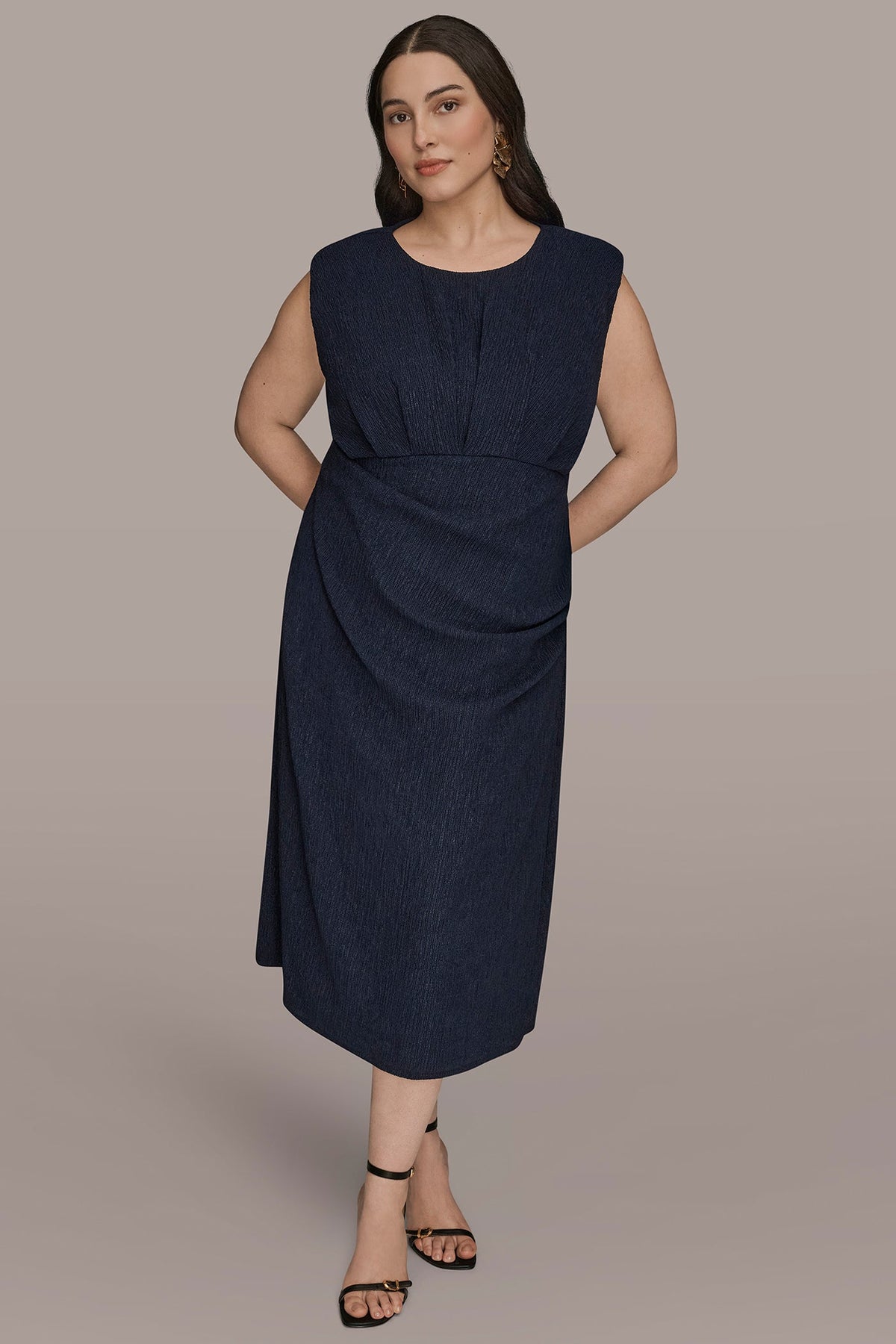 Donna Karan CRINKLED SLEEVELESS RUCHED MIDI DRESS