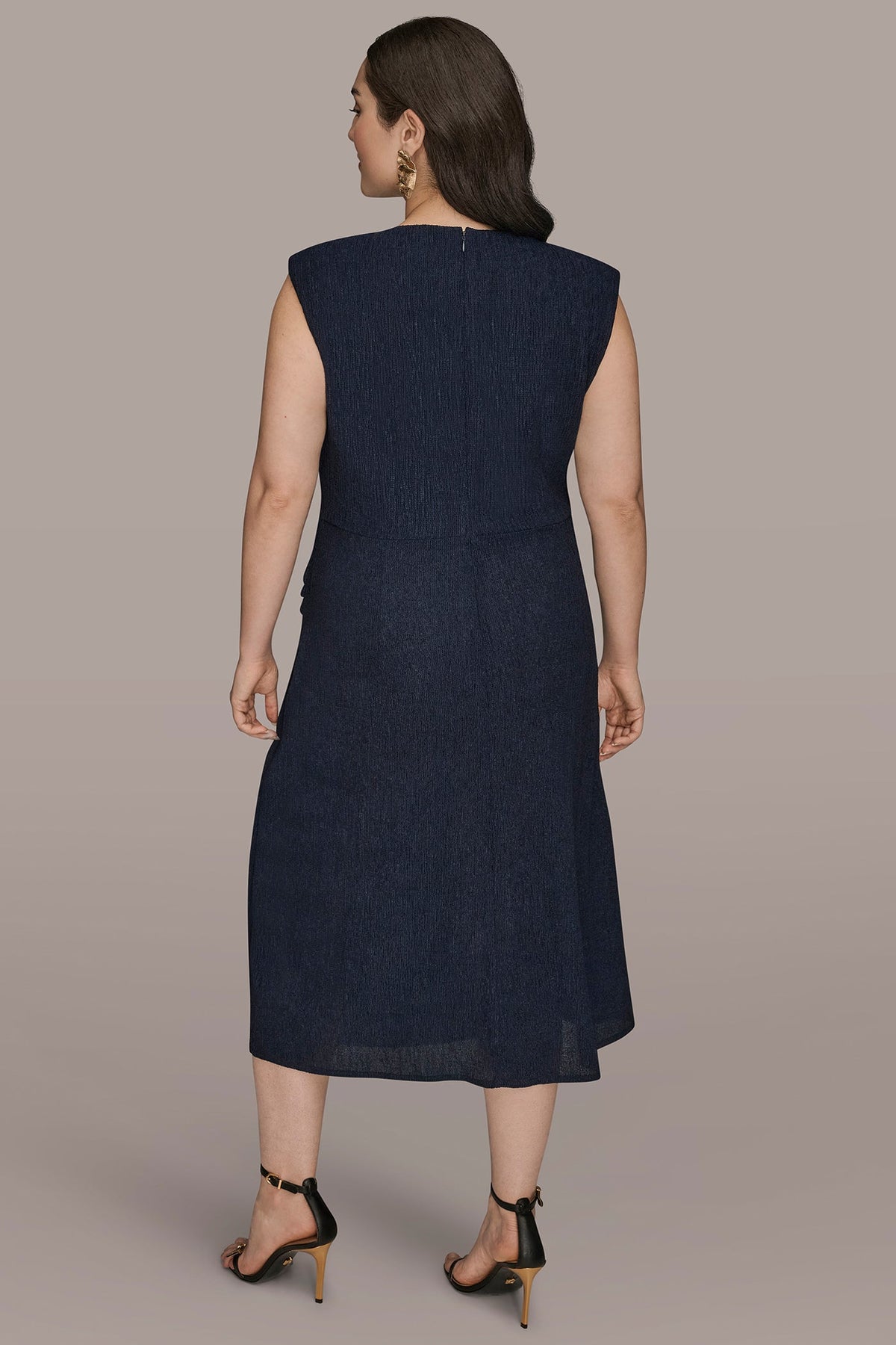Donna Karan CRINKLED SLEEVELESS RUCHED MIDI DRESS