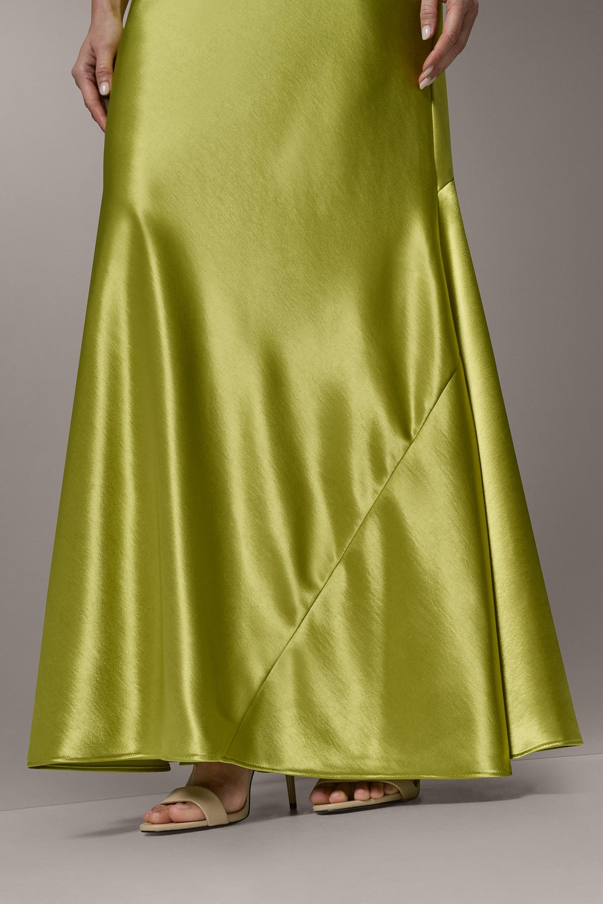 Donna Karan SLEEVELESS COWL-NECK GOWN