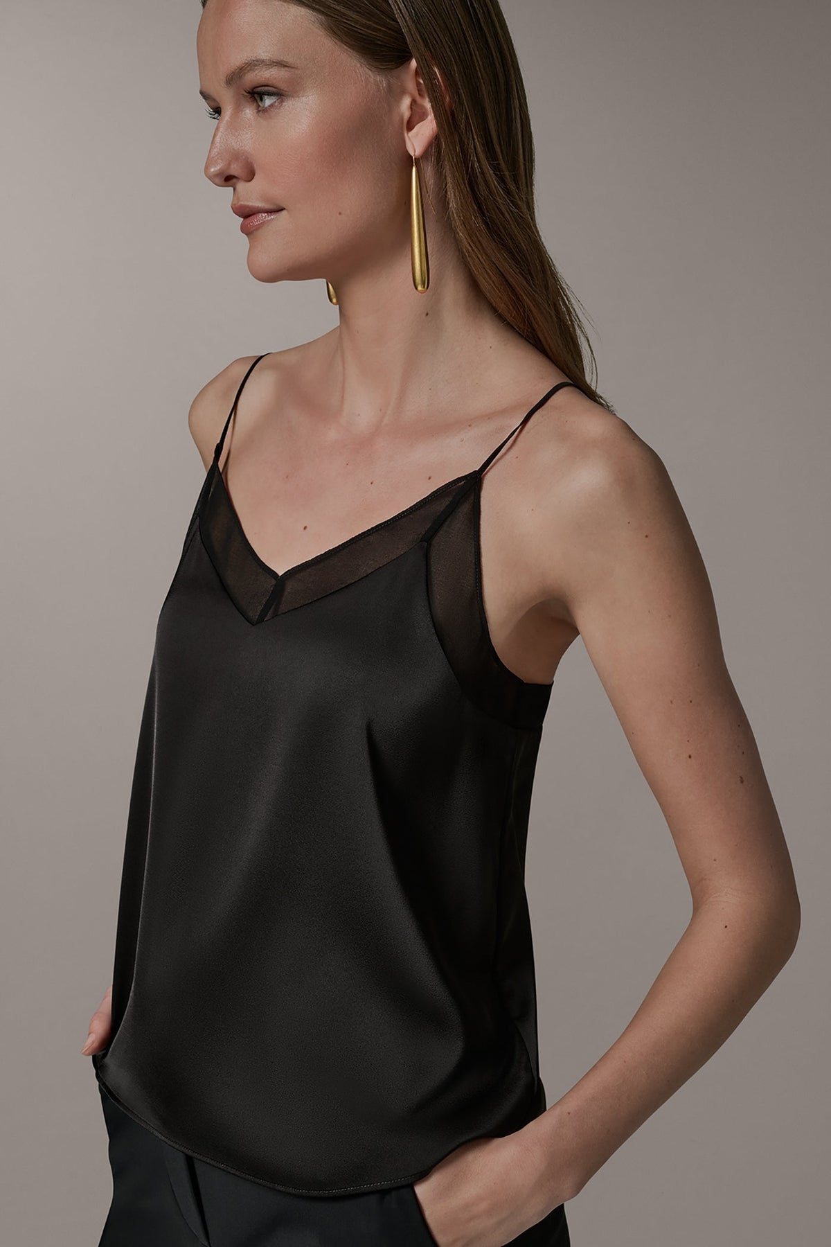 Donna Karan SLEEVELESS V-NECK CAMI