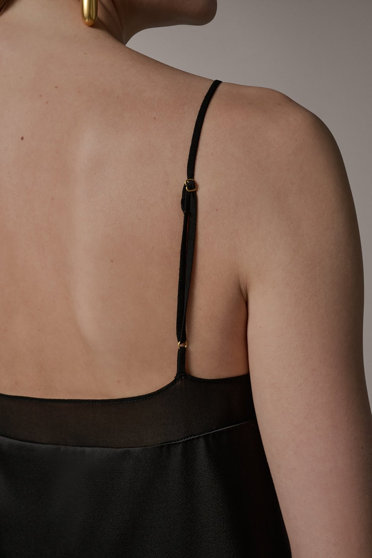 Donna Karan SLEEVELESS V-NECK CAMI