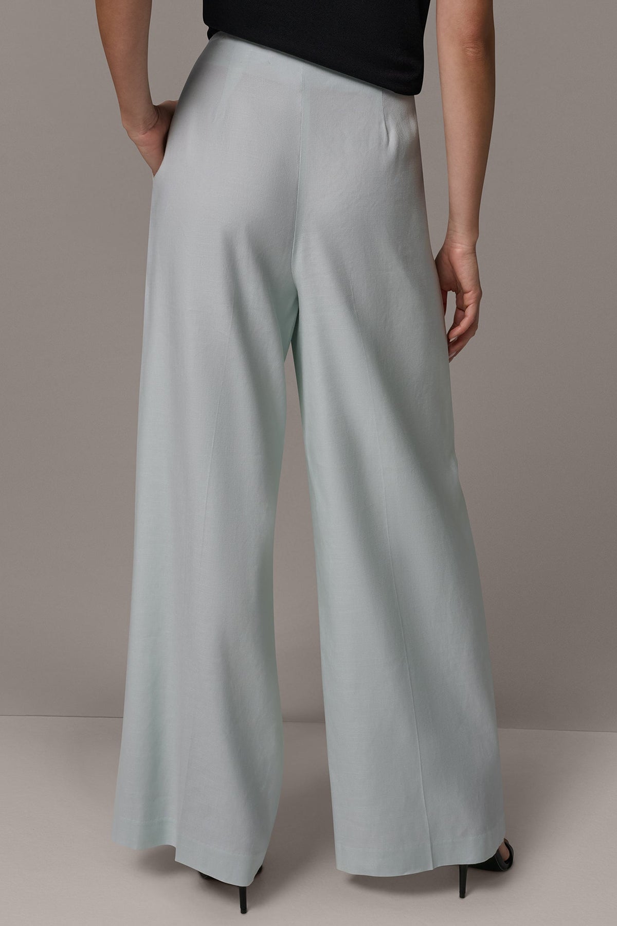 Donna Karan EXTRA HIGH-RISE PLEATED WIDE-LEG PANT