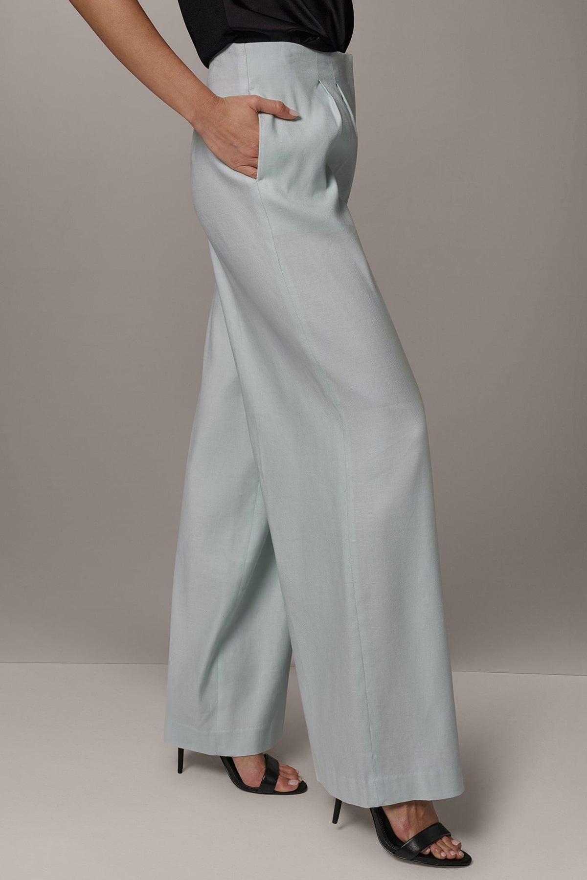 Donna Karan EXTRA HIGH-RISE PLEATED WIDE-LEG PANT