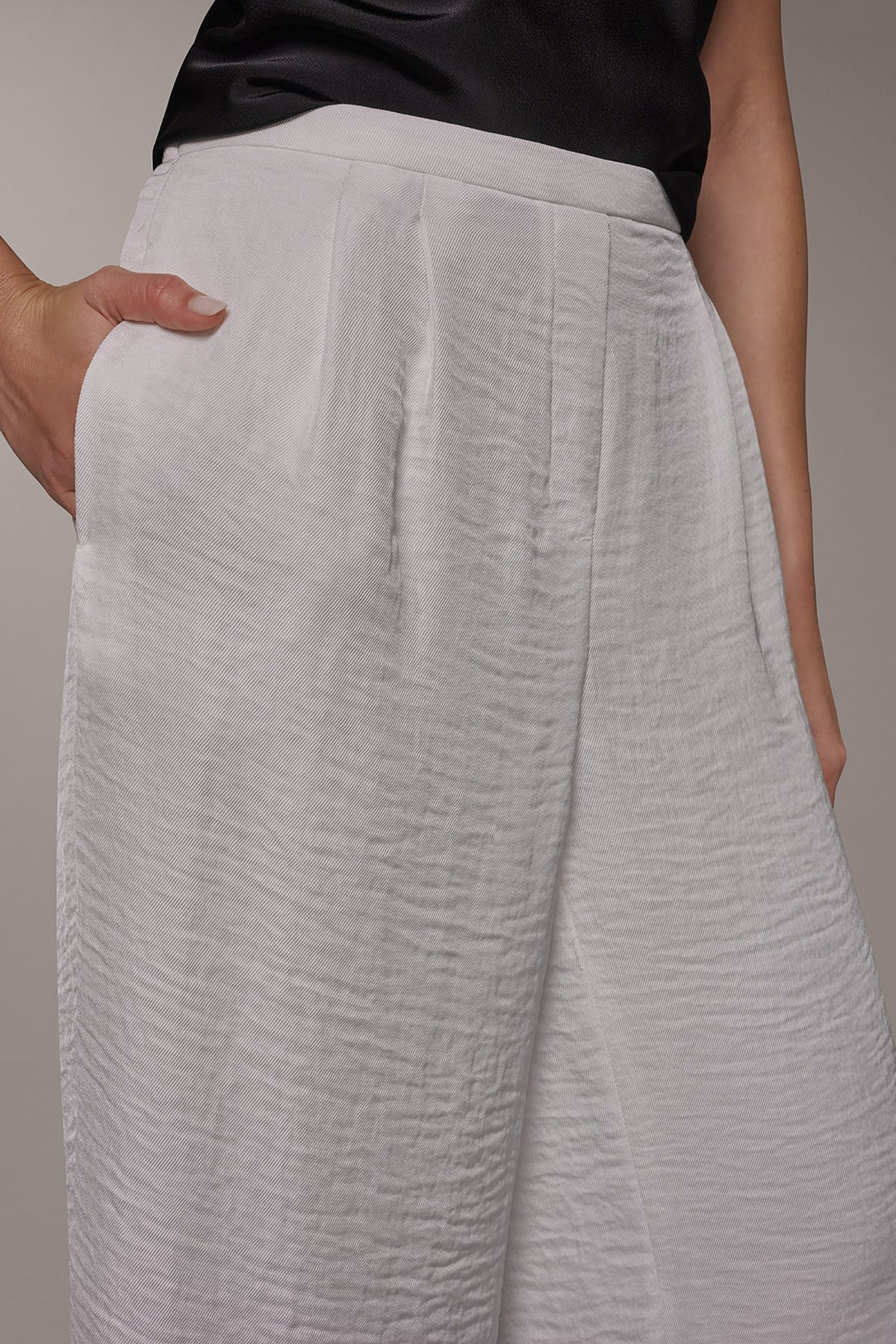 Donna Karan EXTRA HIGH-RISE PLEATED RELAXED PULL-ON PANT