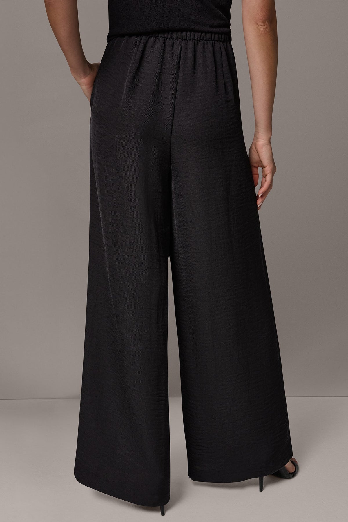 Donna Karan EXTRA HIGH-RISE PLEATED RELAXED PULL-ON PANT