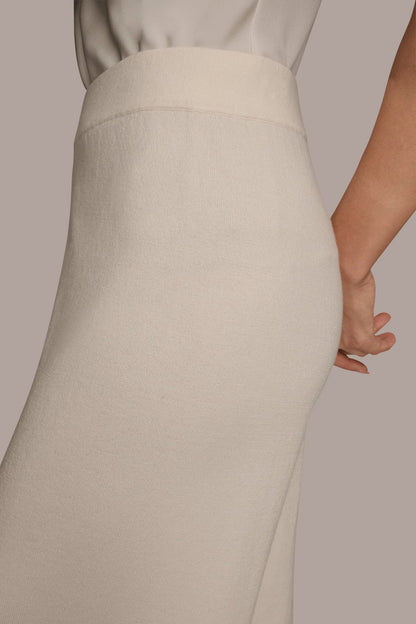 Donna Karan HIGH-RISE WIDE-LEG SWEATER ANKLE PANT