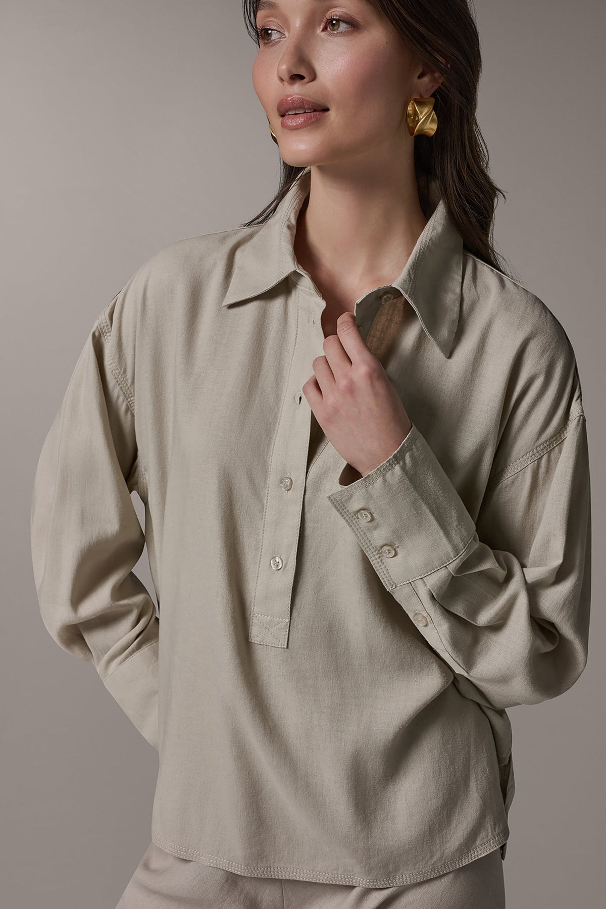 Donna Karan LONG SLEEVE HALF BUTTON BLOUSE