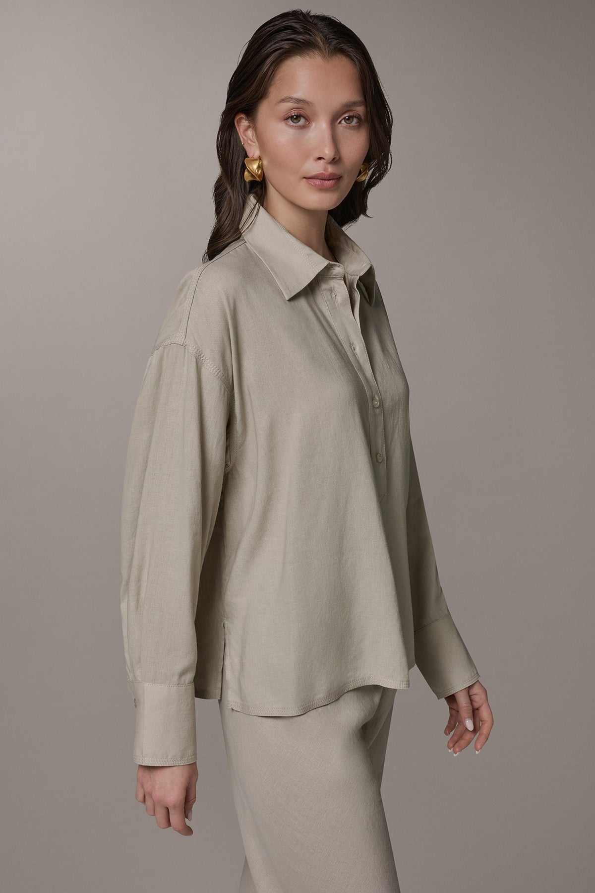 Donna Karan LONG SLEEVE HALF BUTTON BLOUSE