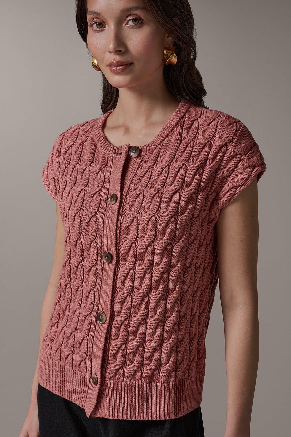 Donna Karan SLEEVELESS CABLE KNIT VEST