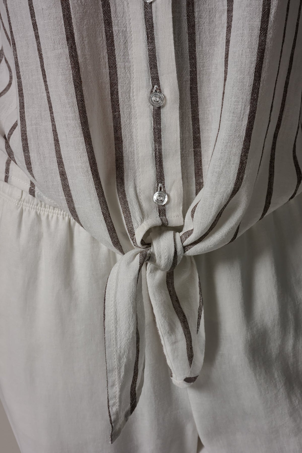 Donna Karan LONG SLEEVE TIE-FRONT BLOUSE
