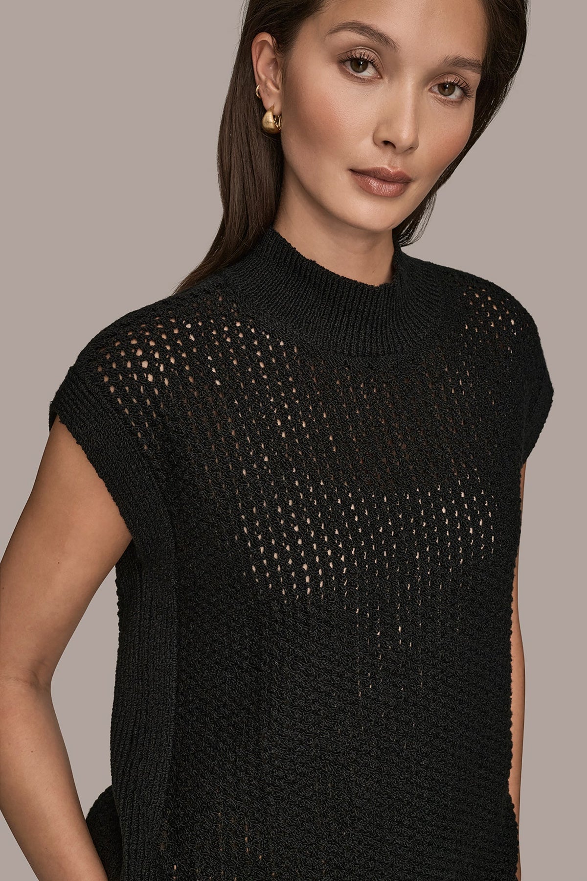 Donna Karan SLEEVELESS MOCK-NECK OPEN STITCH SWEATER