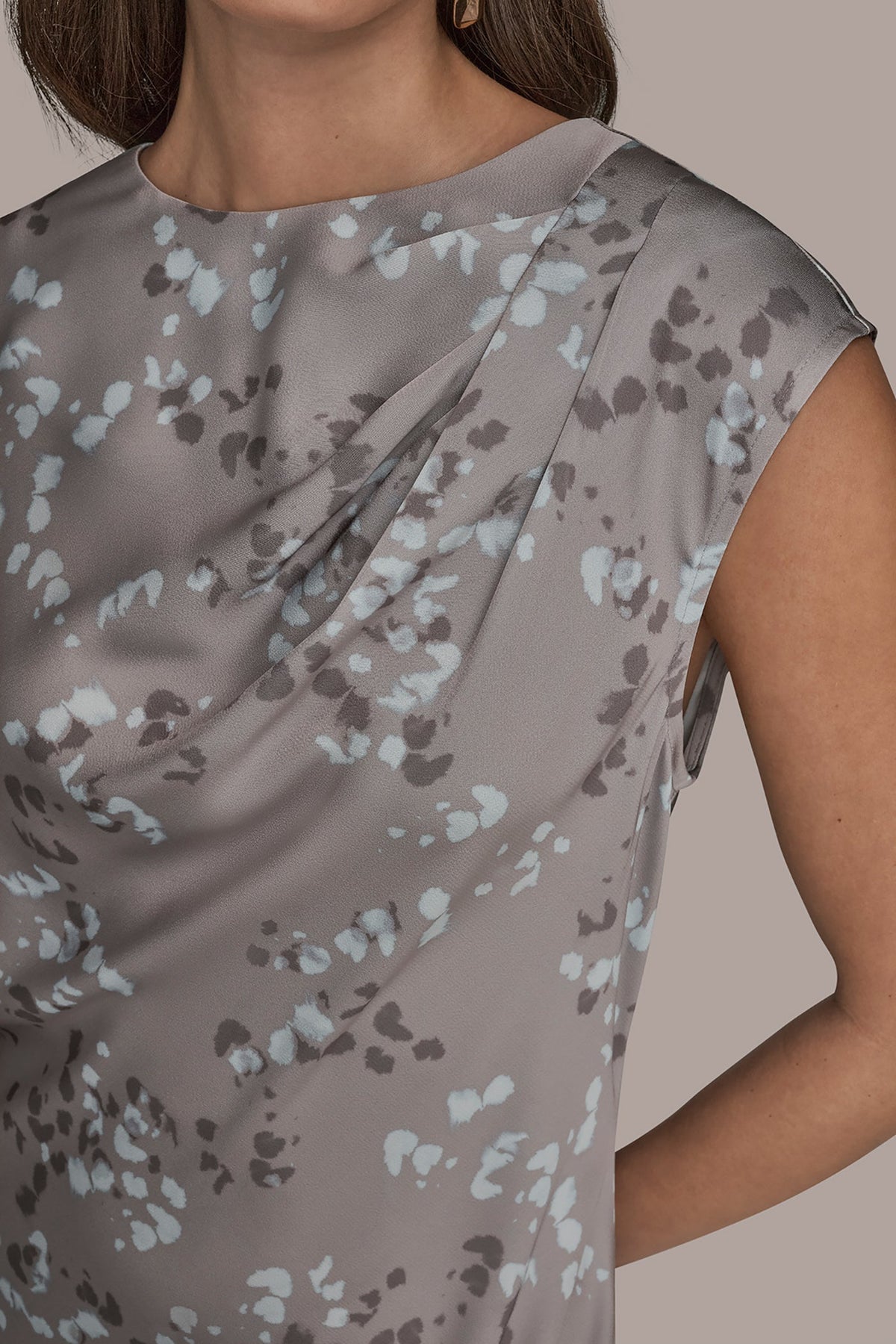 Donna Karan CAP SLEEVE V-NECK PRINTED MIDI DRESS