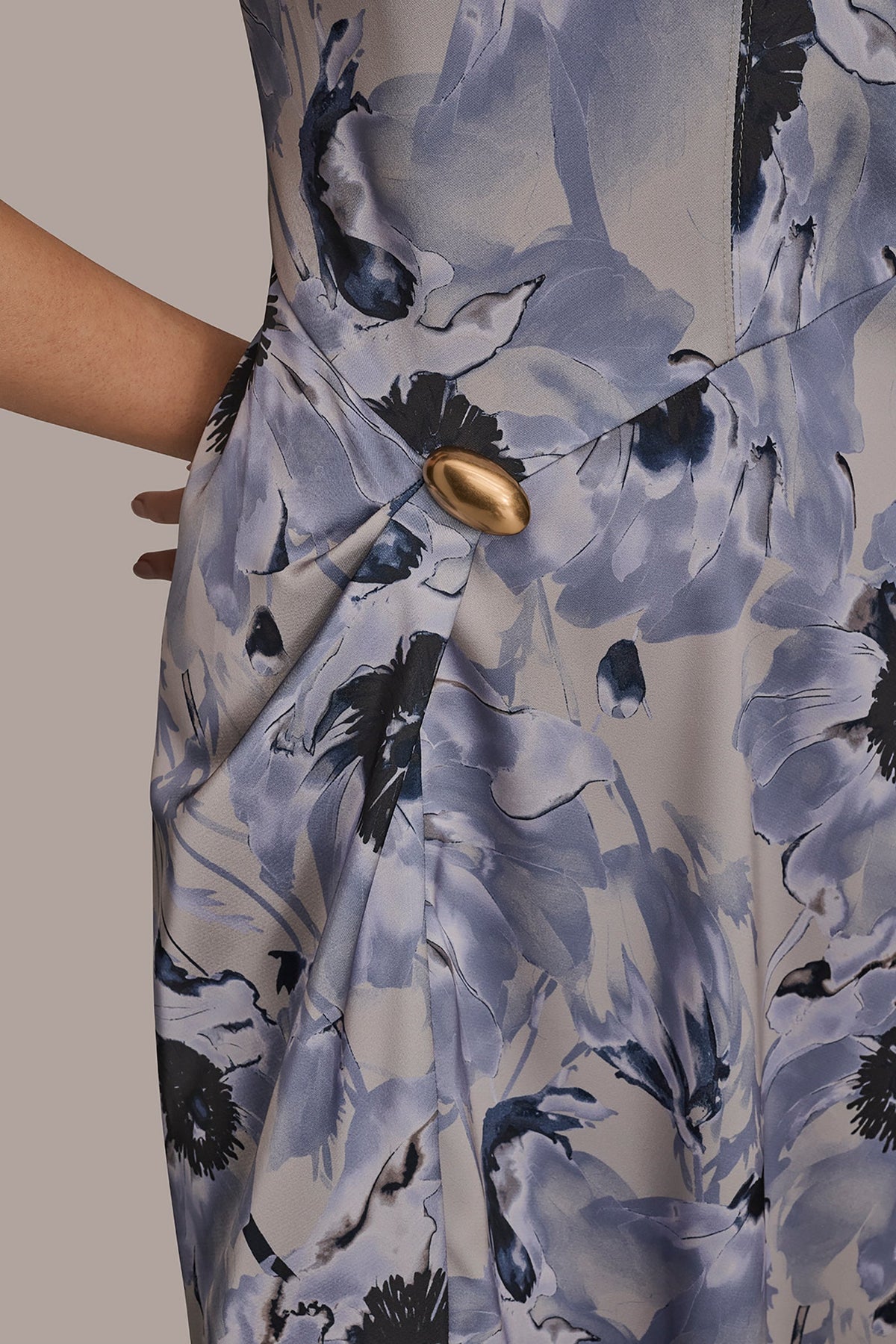 Donna Karan CAP SLEEVE V-NECK PRINTED MIDI DRESS
