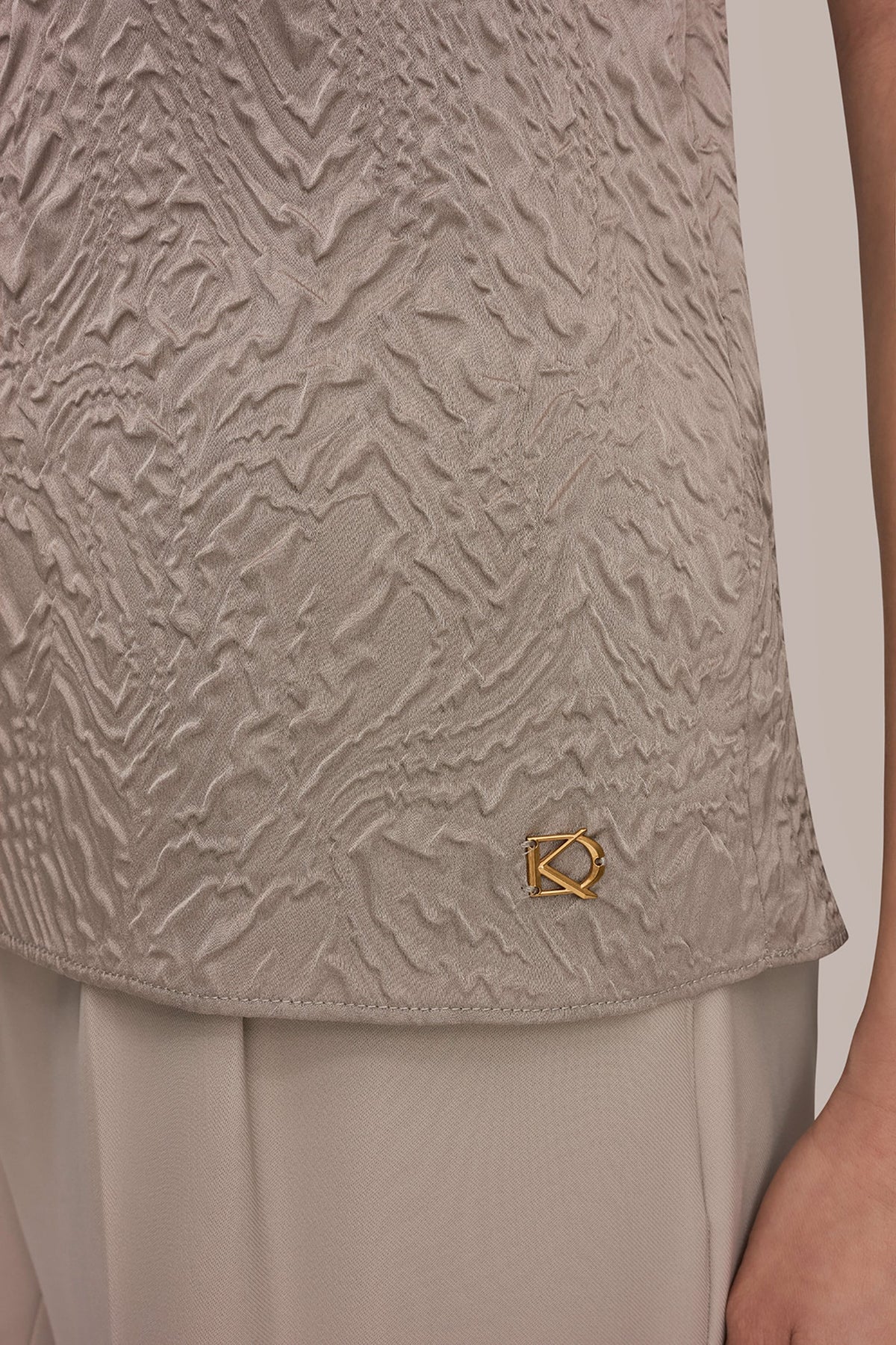 Donna Karan MESH AND JACQUARD BLOUSE