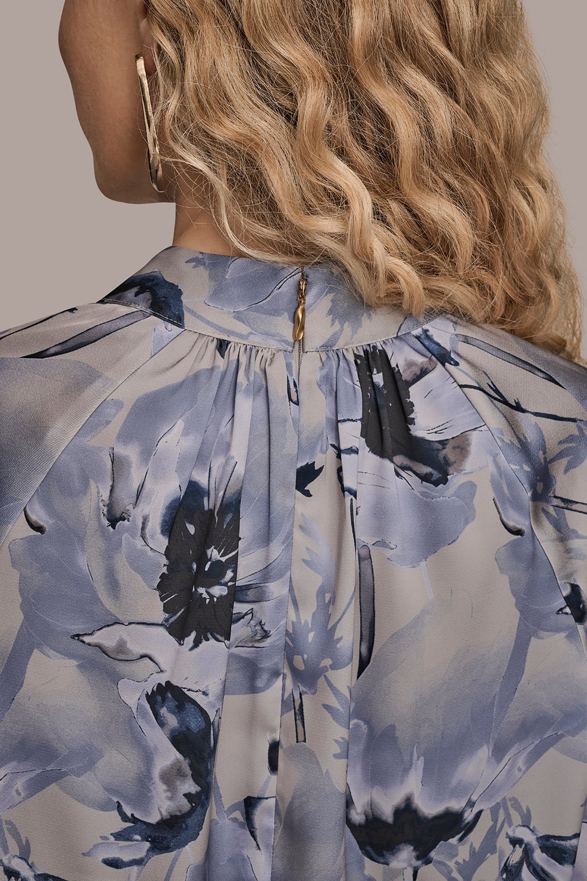 Donna Karan BUTTON-NECK BLOUSE