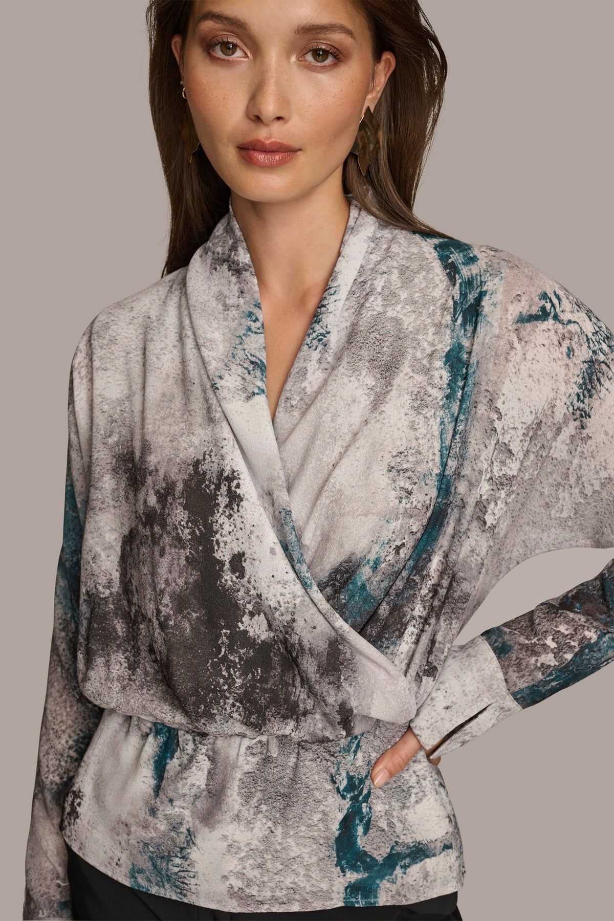 Donna Karan PRINTED FAUX WRAP BLOUSE