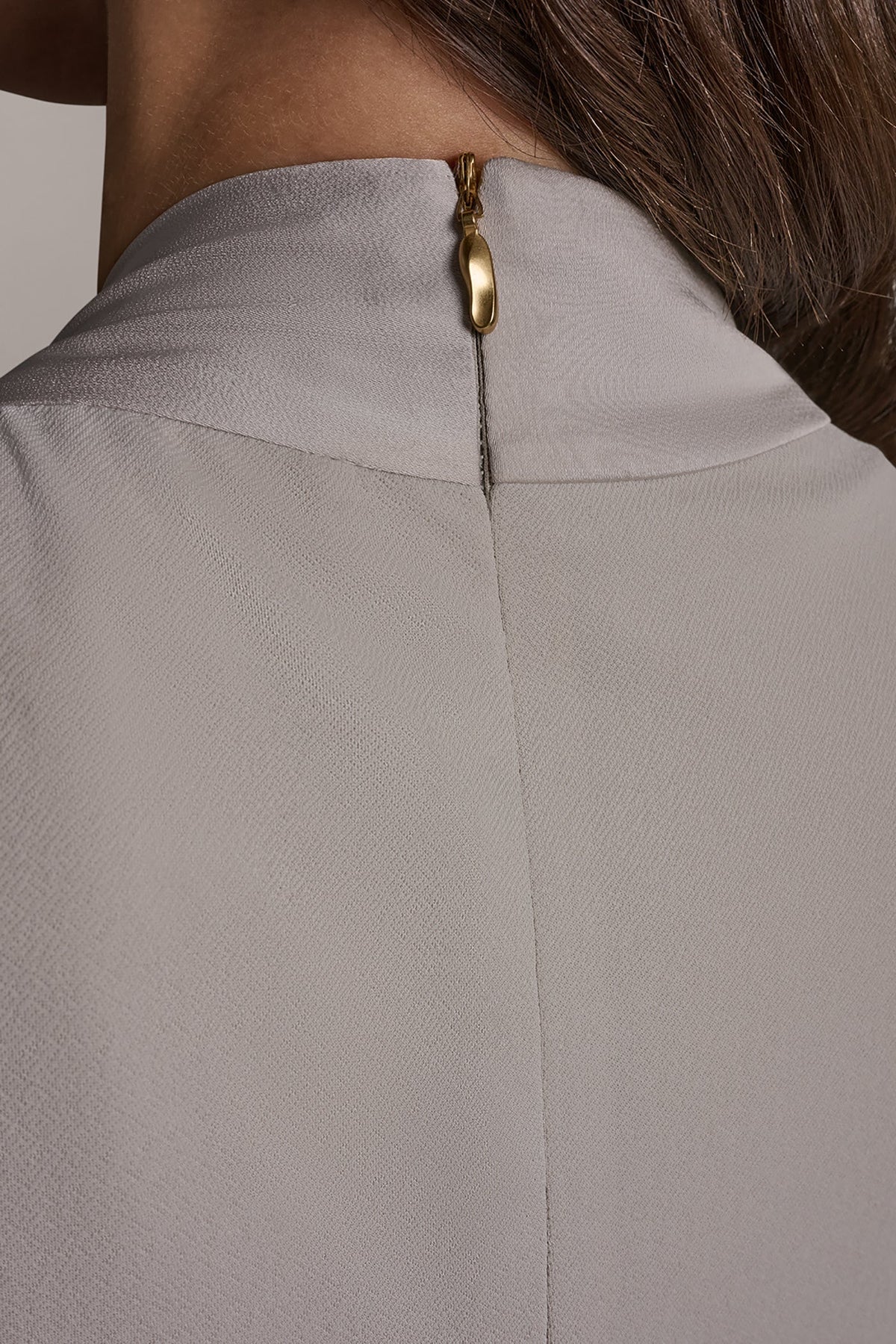 Donna Karan TWIST DRAPE SHOULDER BLOUSE