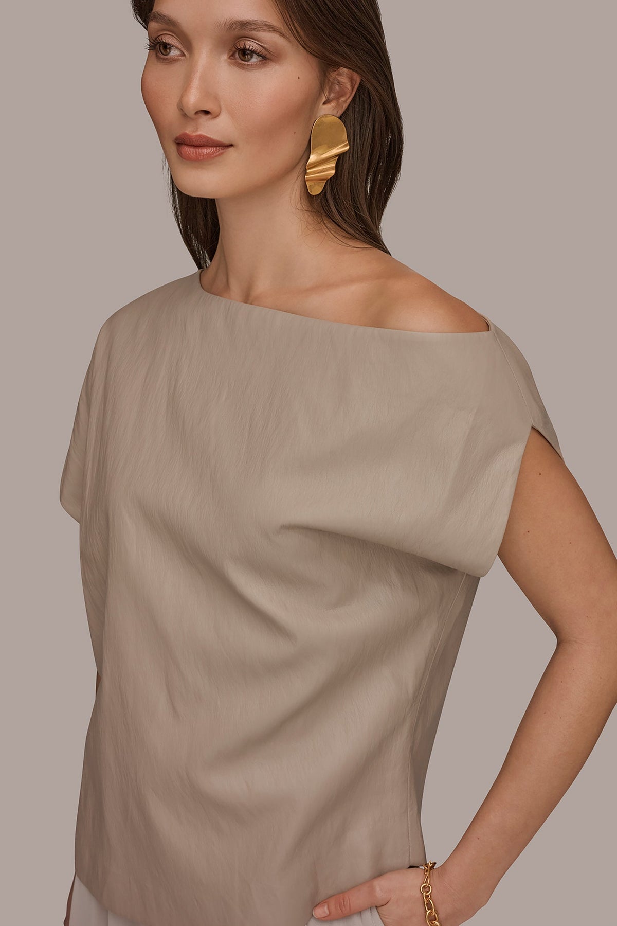 Donna Karan ASYMMETRIC ANGLE HEM TOP