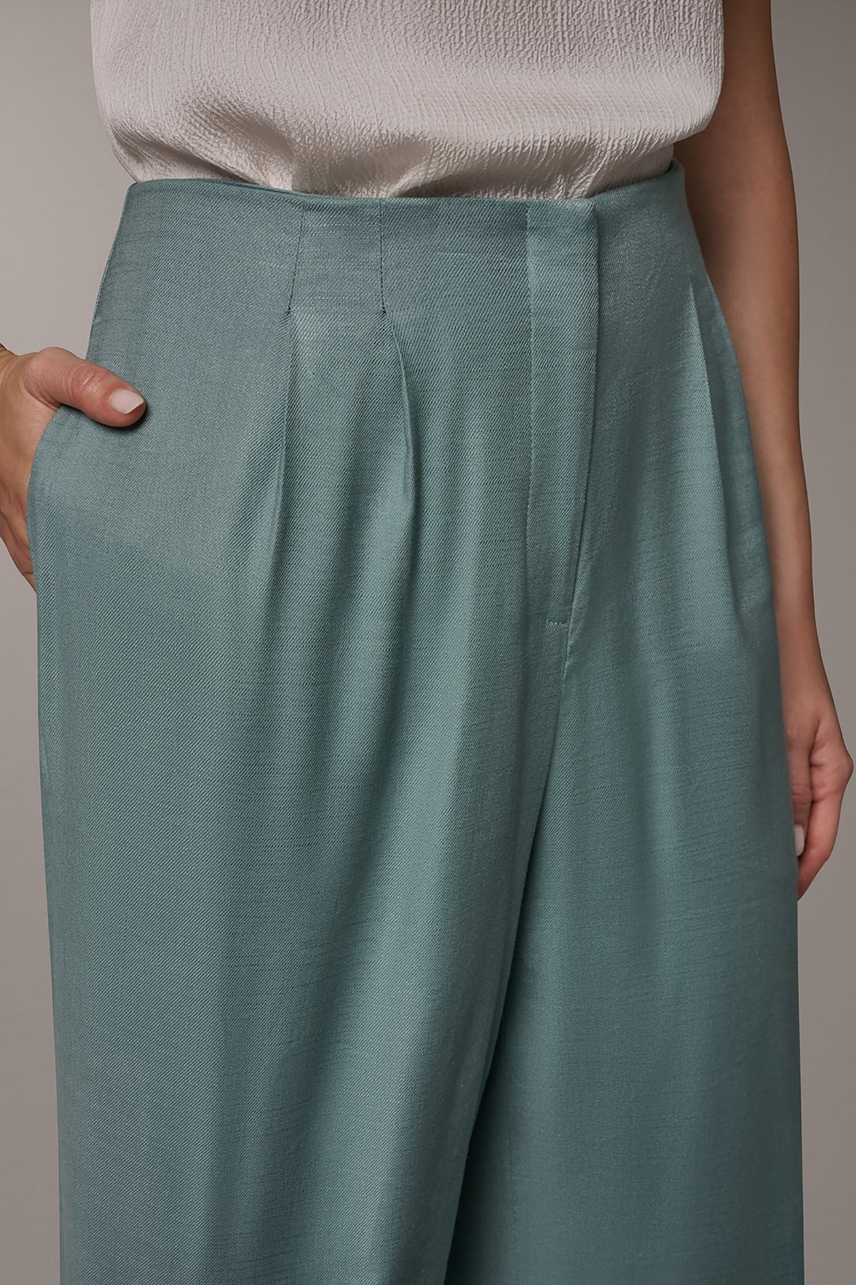 Donna Karan EXTRA HIGH-RISE PLEATED WIDE-LEG PANT