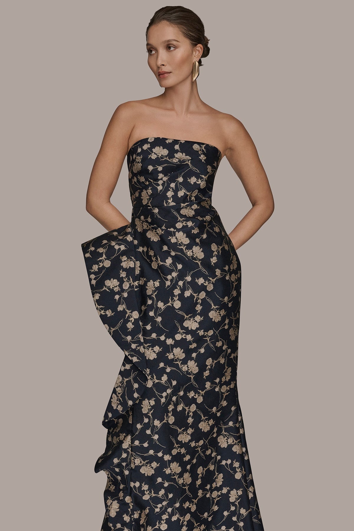 Donna Karan STRAPLESS FLORAL RUFFLED HIGH-SPLIT GOWN