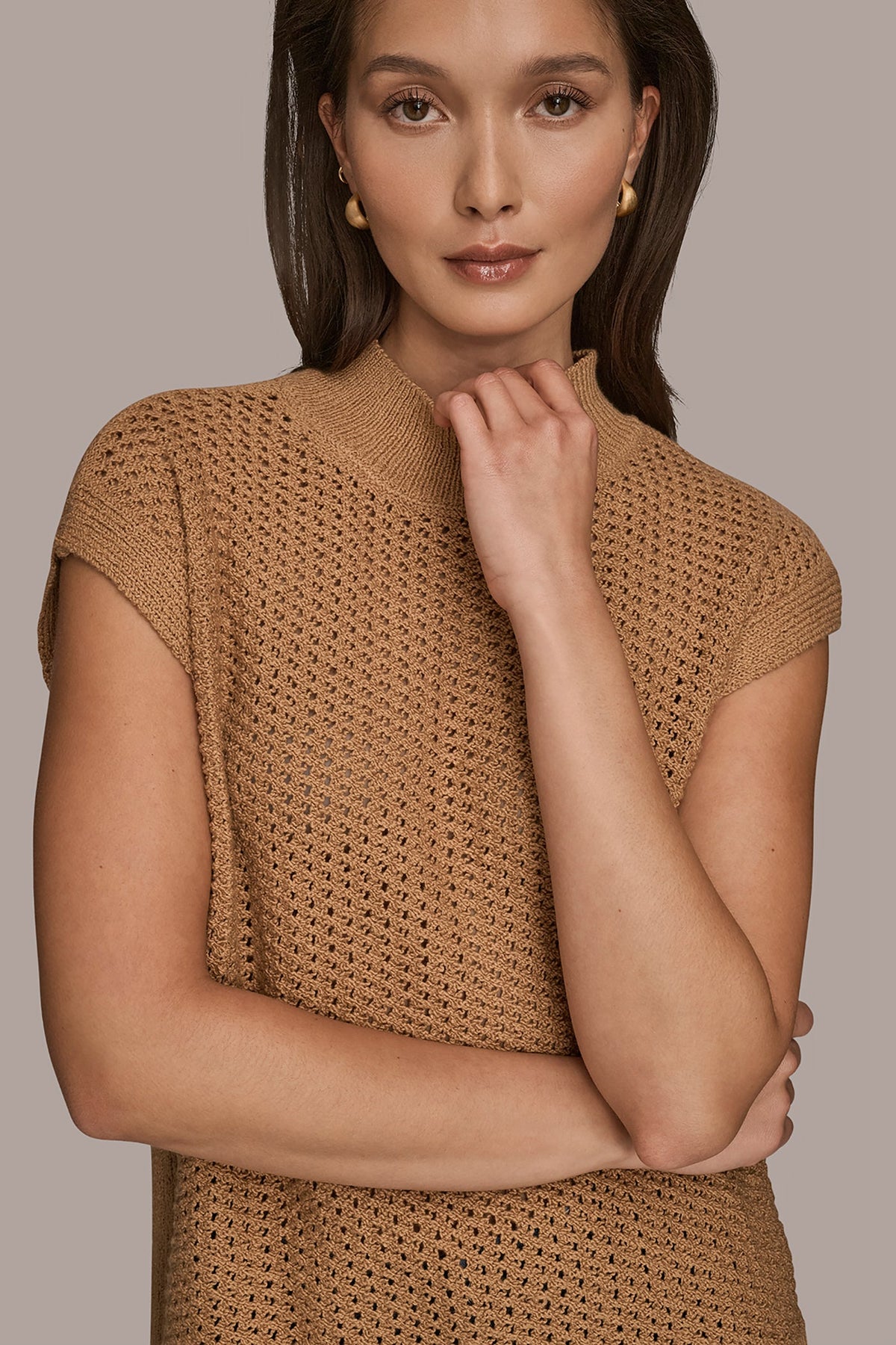 Donna Karan SLEEVELESS MOCK-NECK OPEN STITCH SWEATER