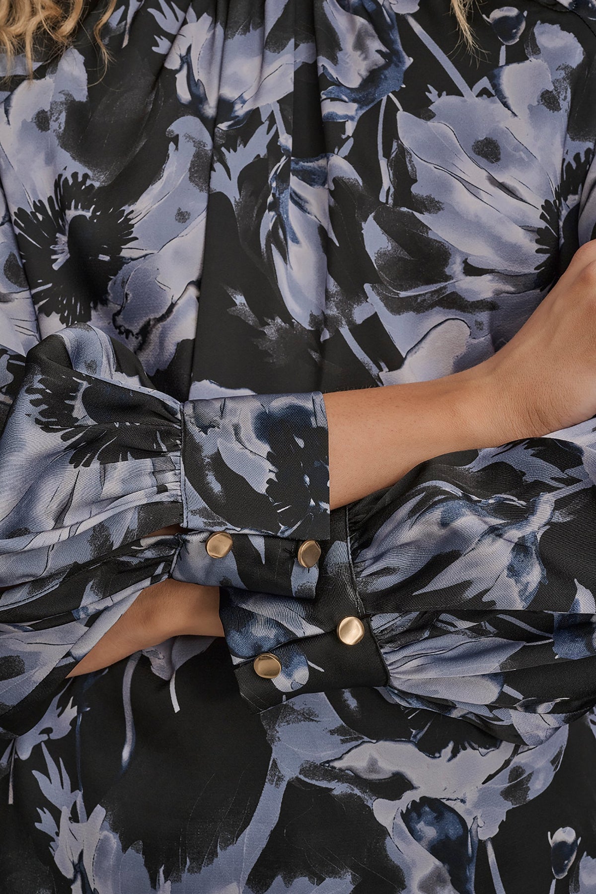 Donna Karan BUTTON-NECK BLOUSE
