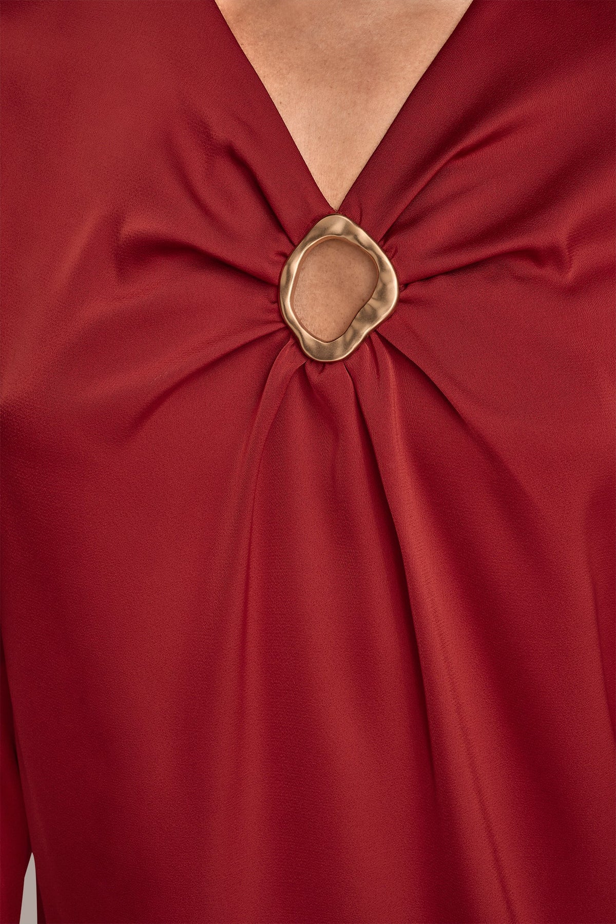 Donna Karan LONG SLEEVE RING V-NECK BLOUSE