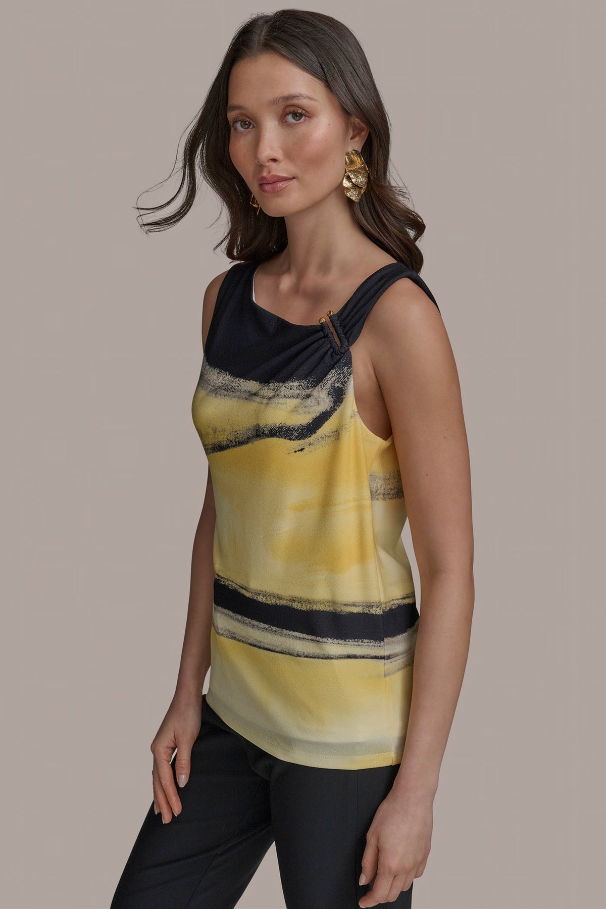 Donna Karan PART SLEEVELESS WITH U-HARDWARE NECK