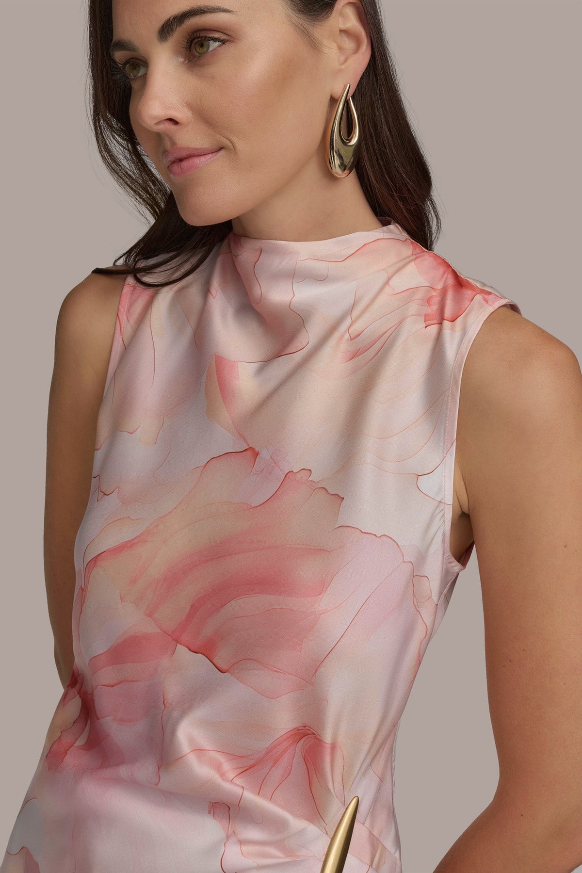 Donna Karan PART SLEEVELESS WITH HARDWARE WAIST