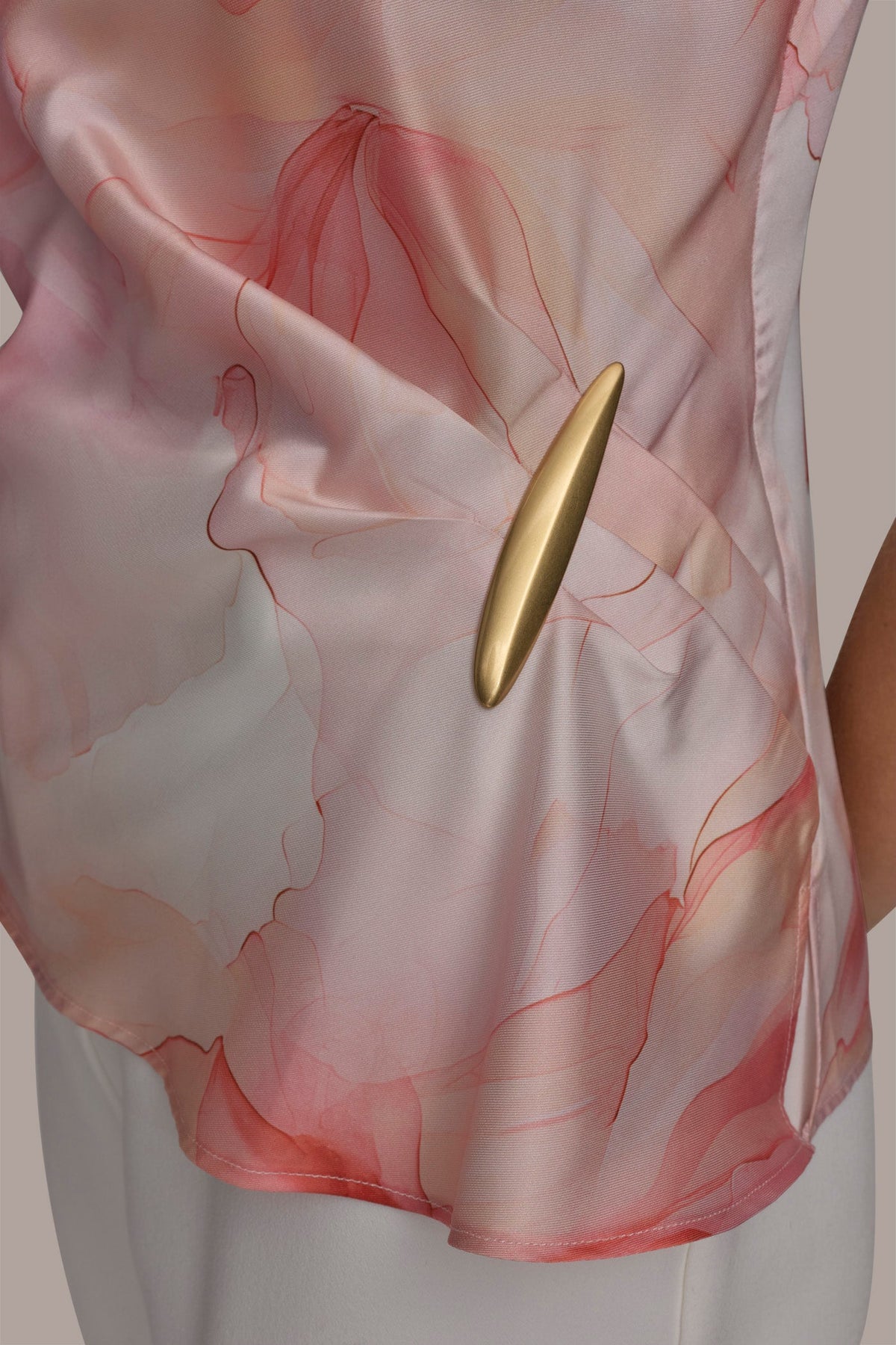 Donna Karan PART SLEEVELESS WITH HARDWARE WAIST